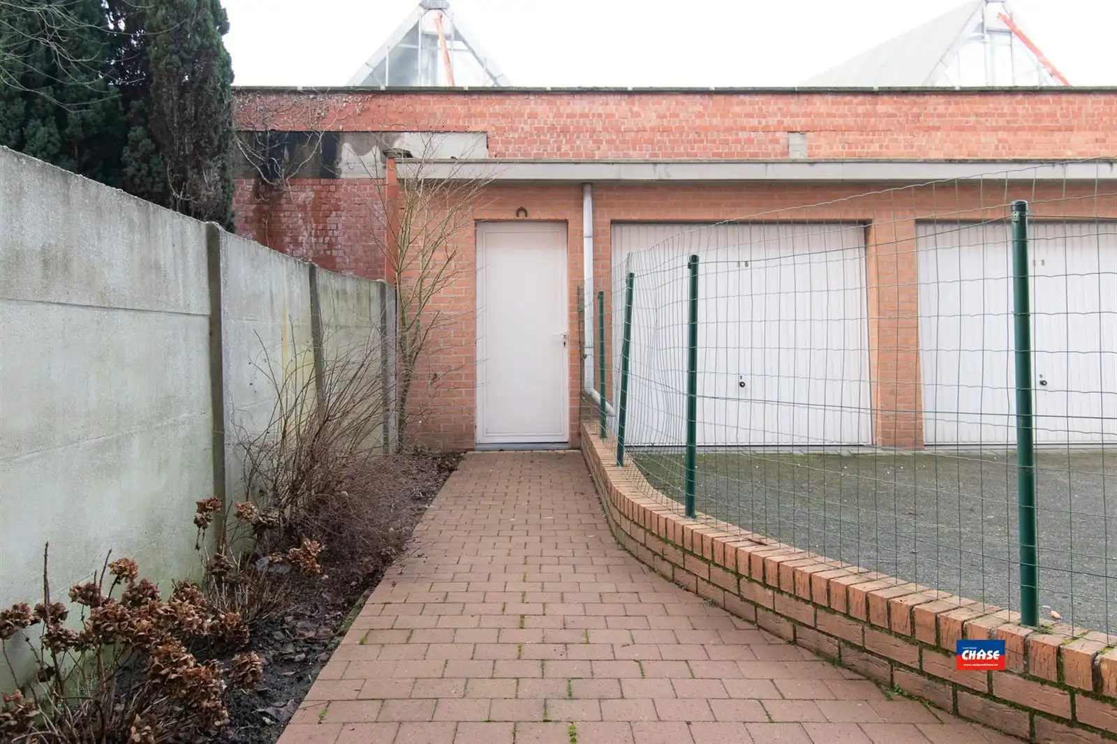Verzorgd appartement met 2 slaapkamers, koertje en grote garagebox foto 11