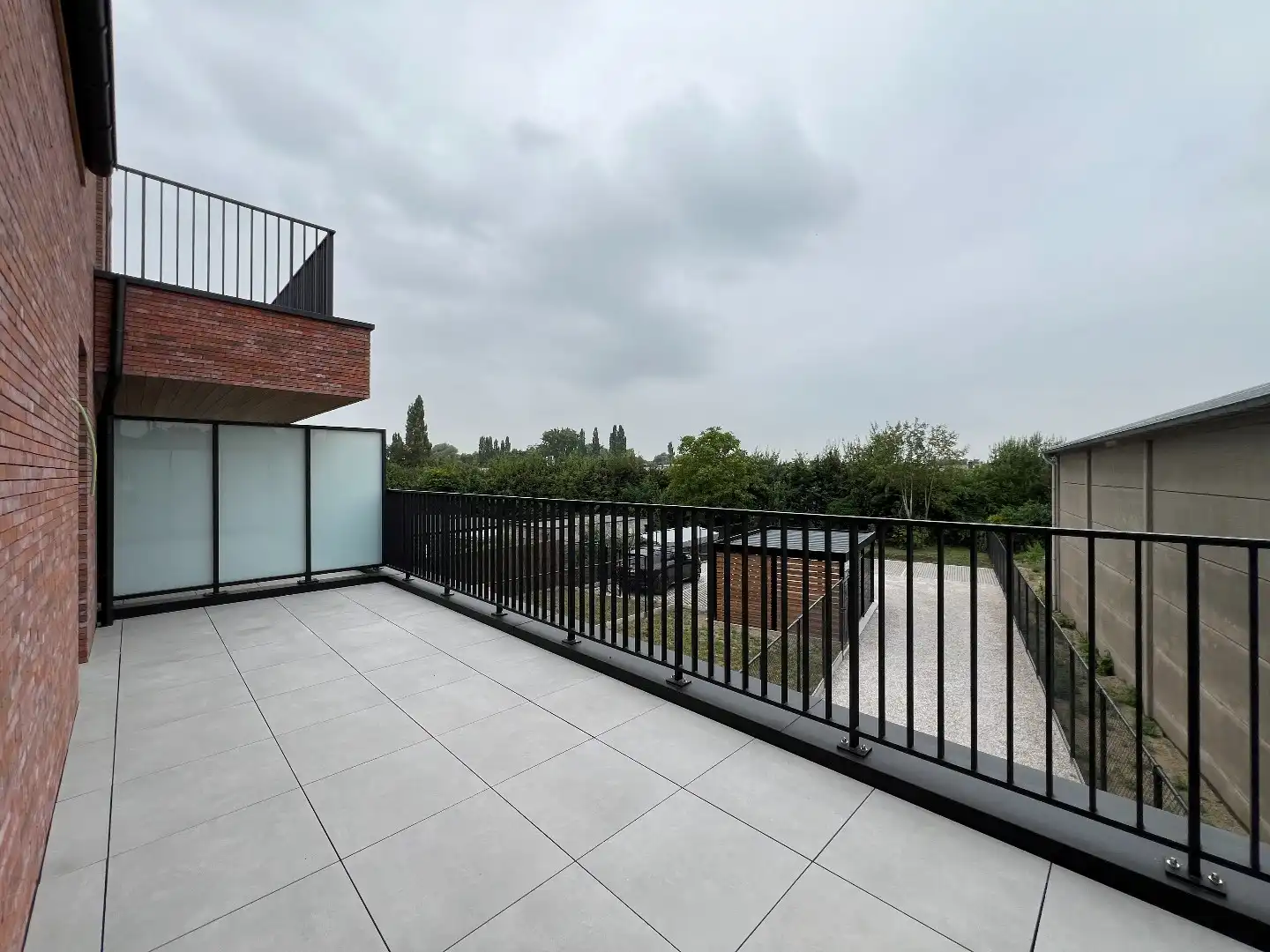 Nieuwbouwappartement met 2 slaapkamers en 2 terrassen te Ieper foto 12