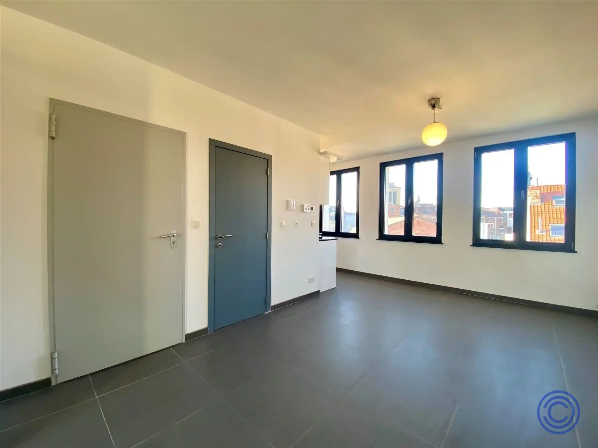 Studio met balkon op ideale locatie vlakbij Marnixplein.  foto 3