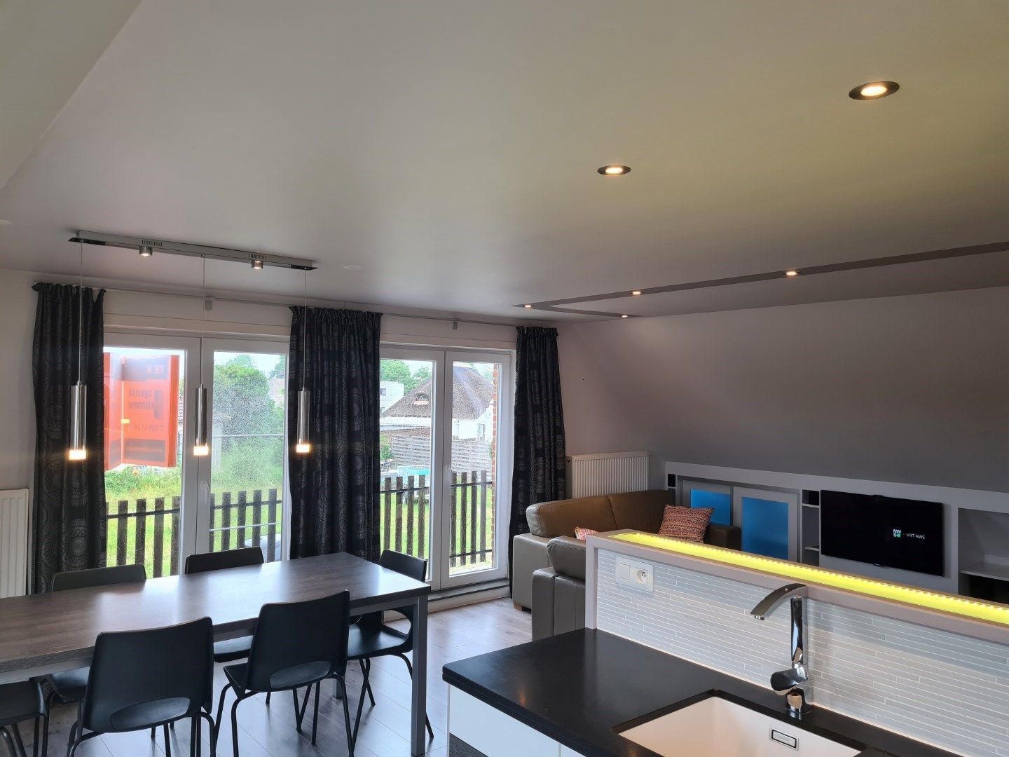 Te koop: Luxueus gerenoveerd duplex appartement met private tuin nabij zee foto 5