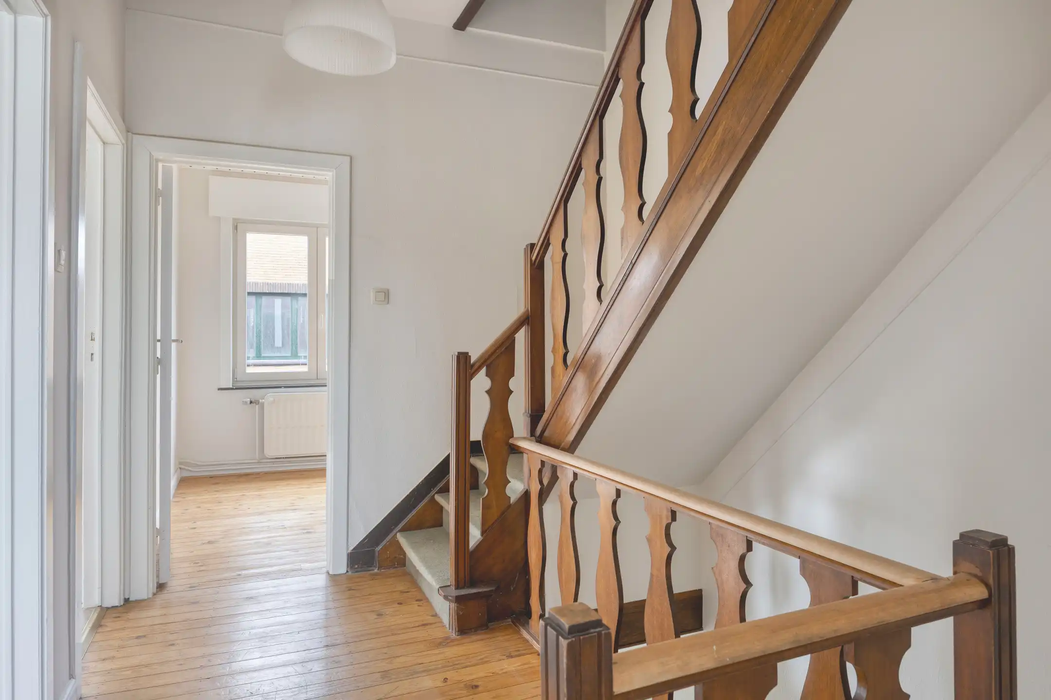 Ruime instapklare HOB met 4 slpks, tuin en garage foto 13