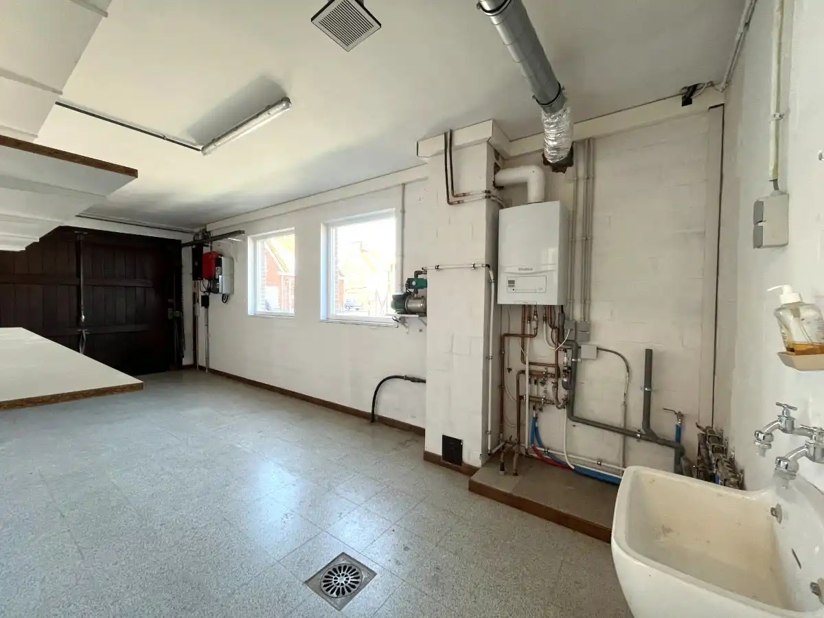 Moorslede - Instapklare gezinswoning met garage, tuin en gelijkvloerse slaapkamer foto 12