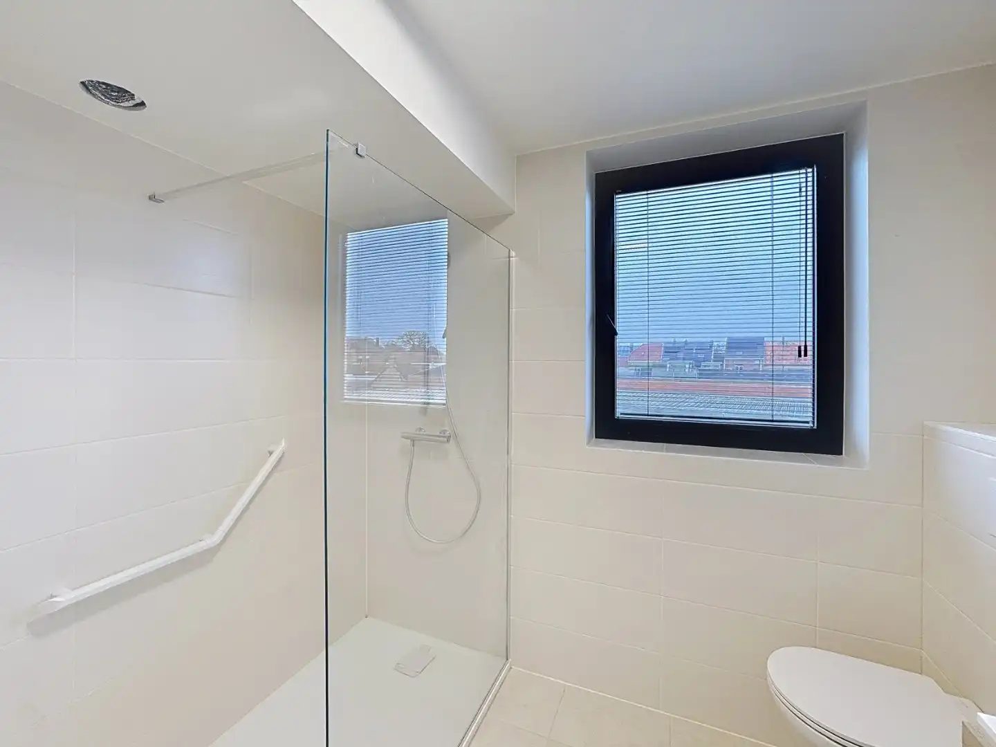 Ruim nieuwbouwappartement gelegen in het centrum foto 13