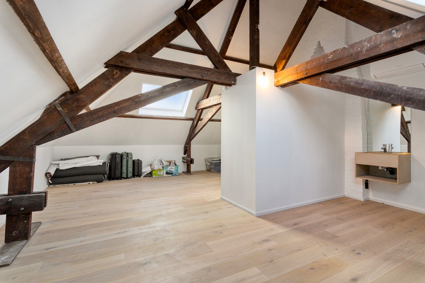 Energiezuinige, instapklare halfopen bebouwing met 4 slaapkamers! foto 15