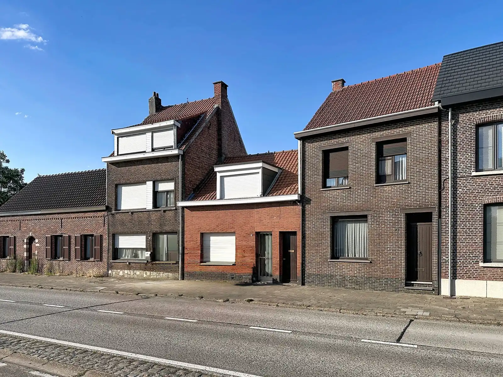 Te renoveren woning met groengebied in de achtertuin foto 6