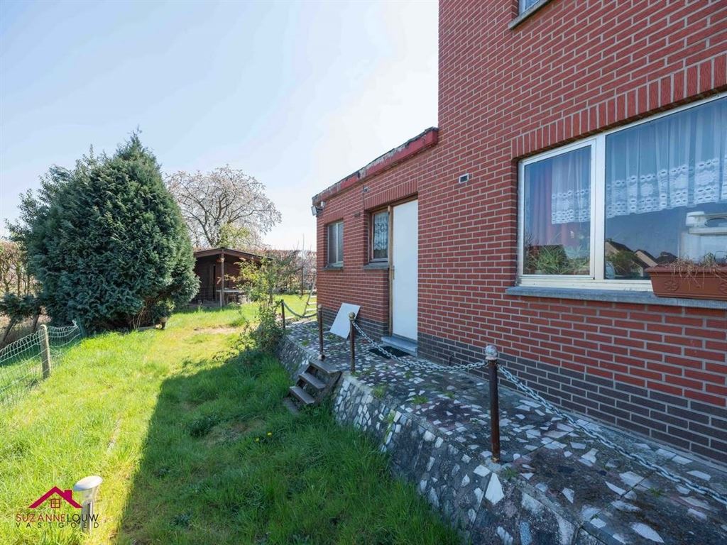 Vrijstaande woning, te renoveren naar eigen smaak en wensen foto 6