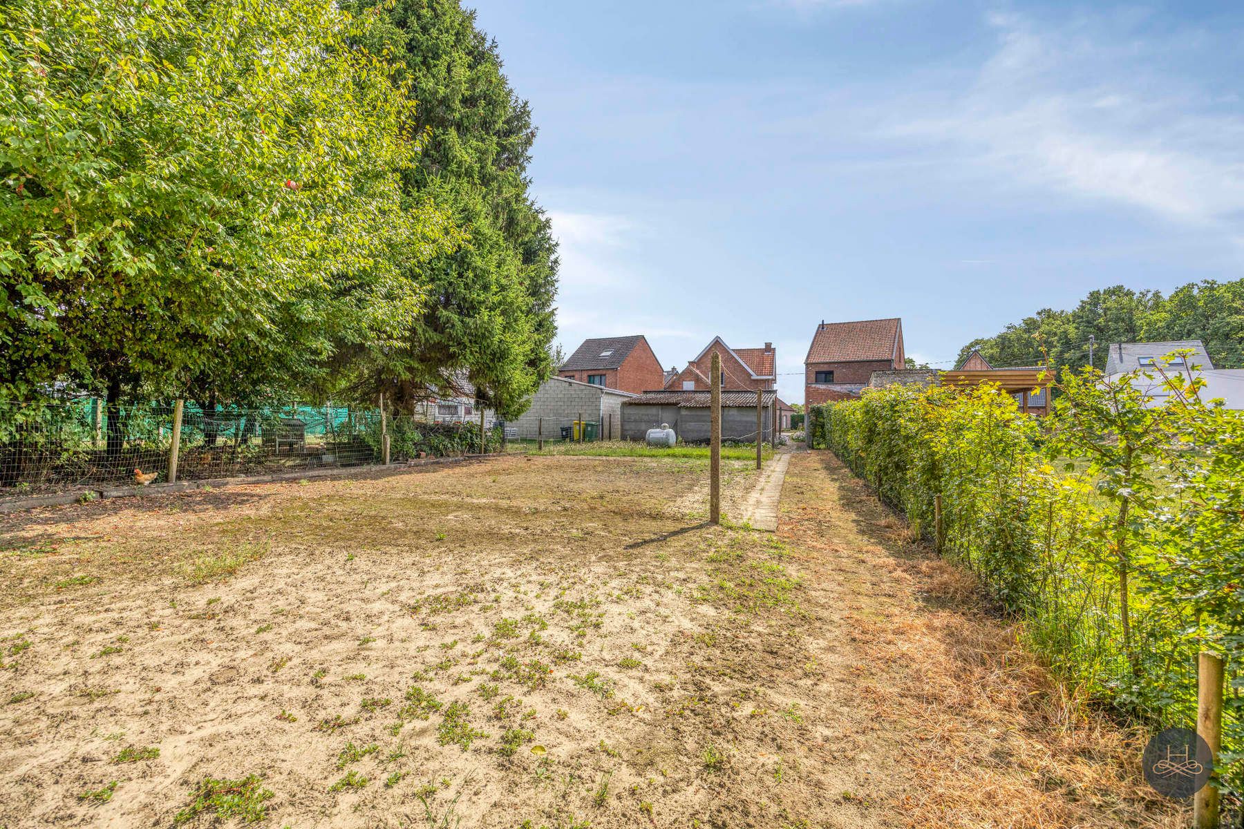 Te renoveren woning in rustige omgeving foto 30