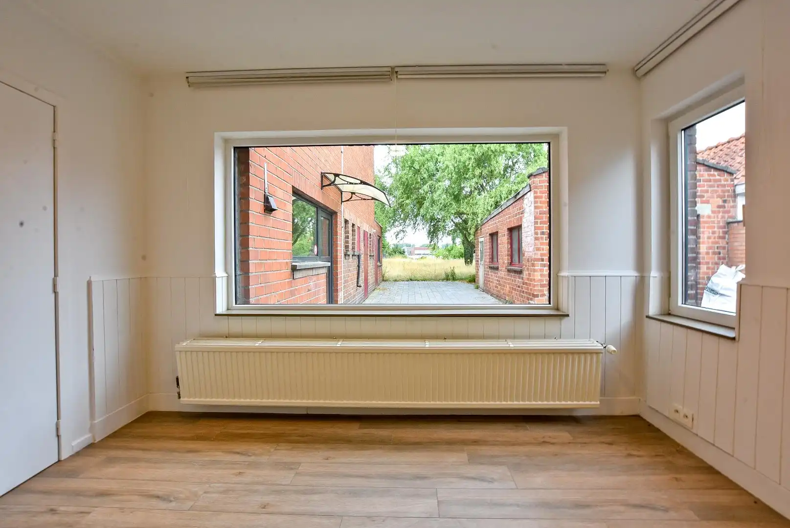 Halfopen bebouwing met mogelijkheid tot 7 slaapkamers, 2 badkamers en grote tuin in Aalter foto 5