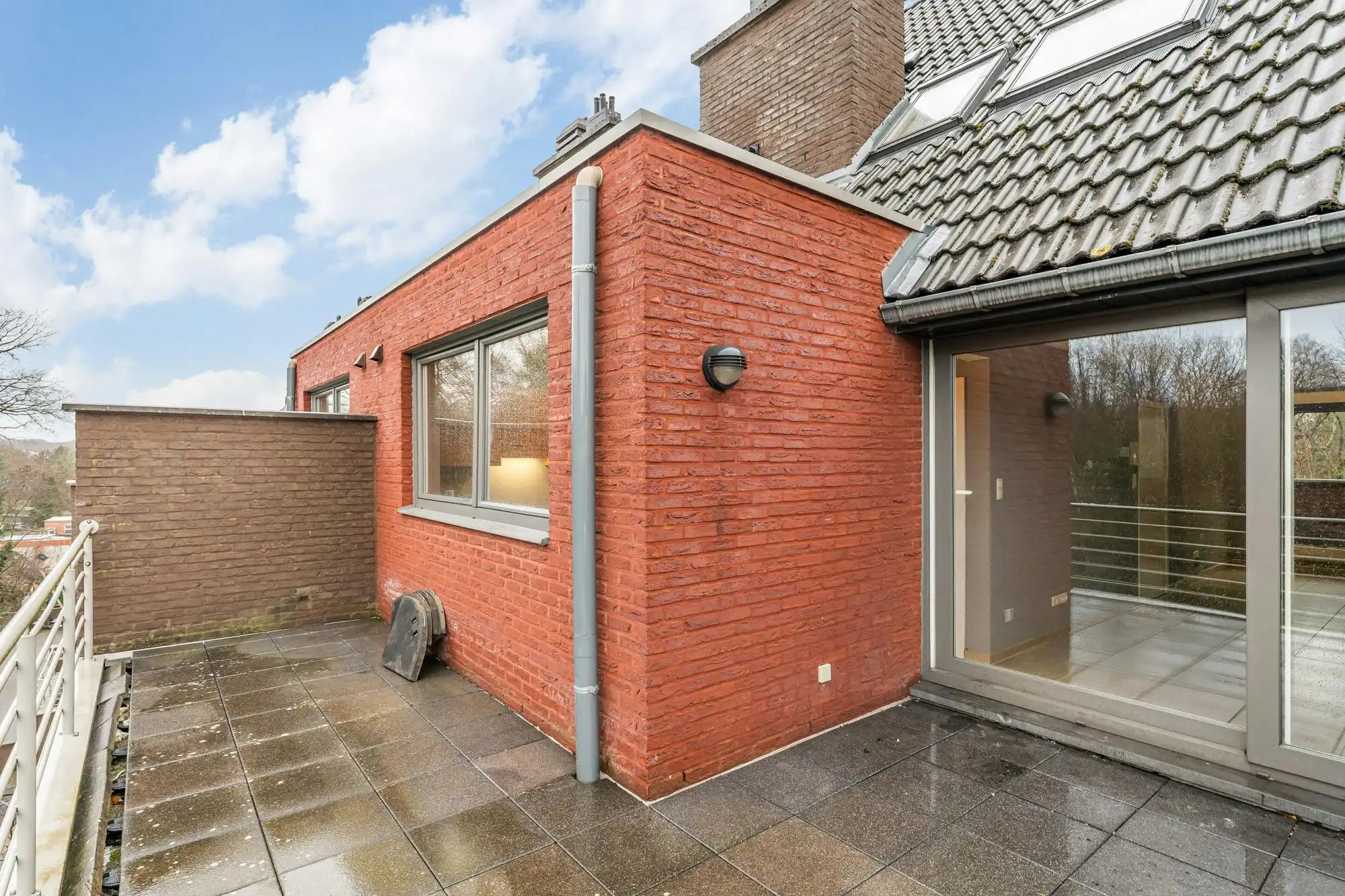 Lichtrijk & instapklaar duplex-appartement nabij Genk-Centrum foto 16