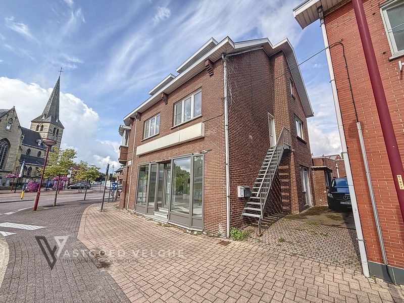 Te renoveren handelspand met duplex appartement op zichtlocatie foto 34