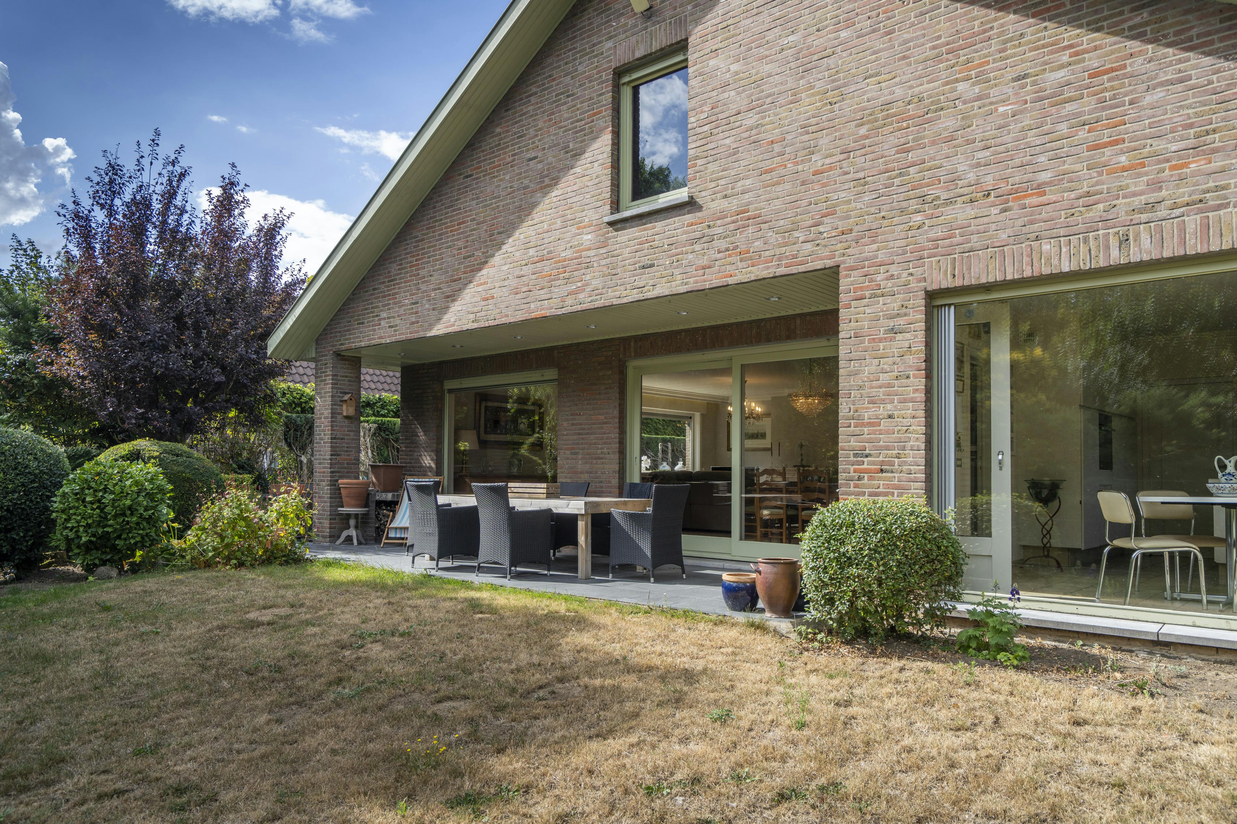 Statige villa met 4 slaapkamers te koop in Wevelgem foto 3