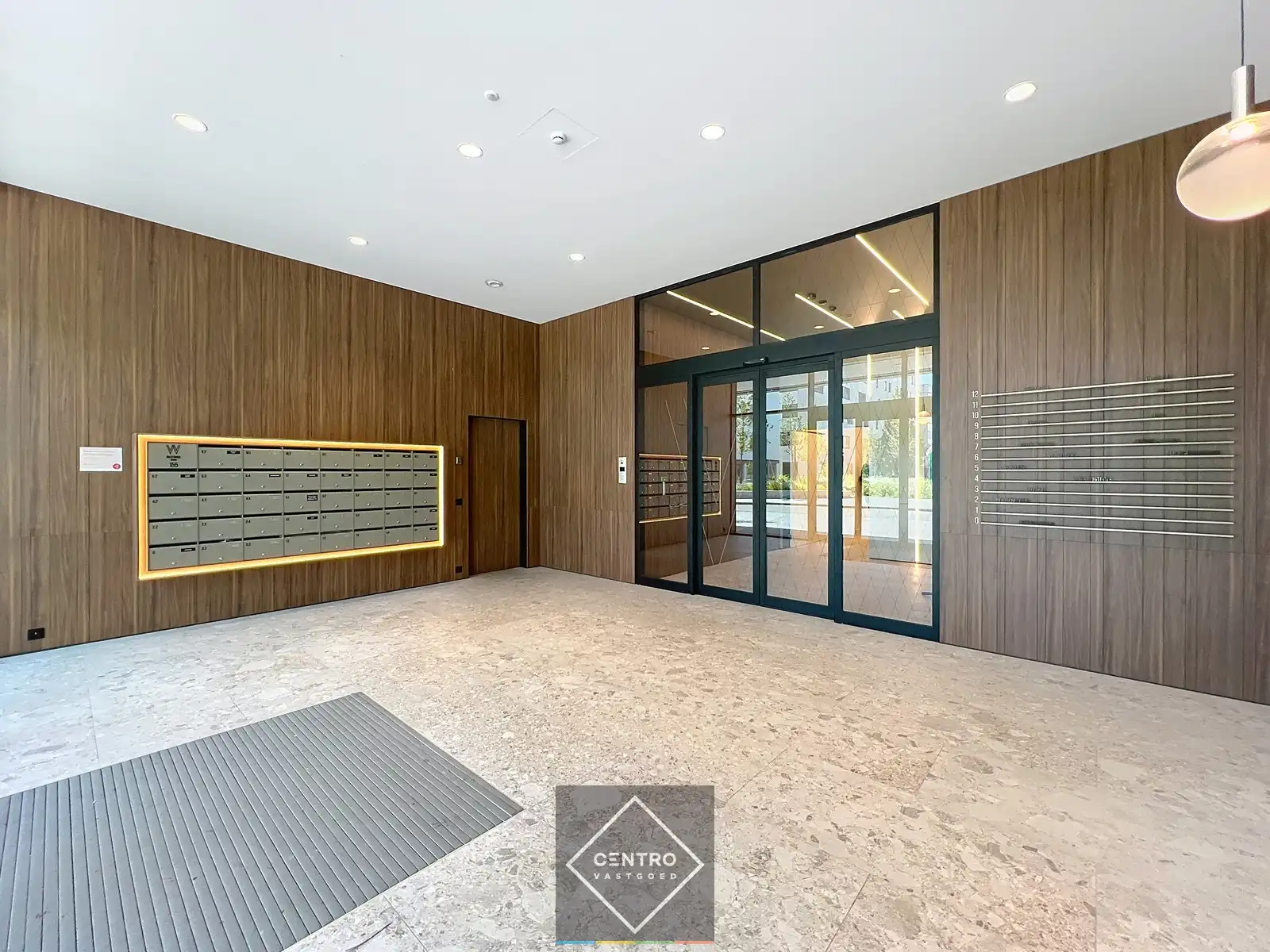 SCHERP GEPRIJSDE kantoorruimte (±240m²) met prachtige zichten in de Westwing Tower op de derde verdieping ! foto 6