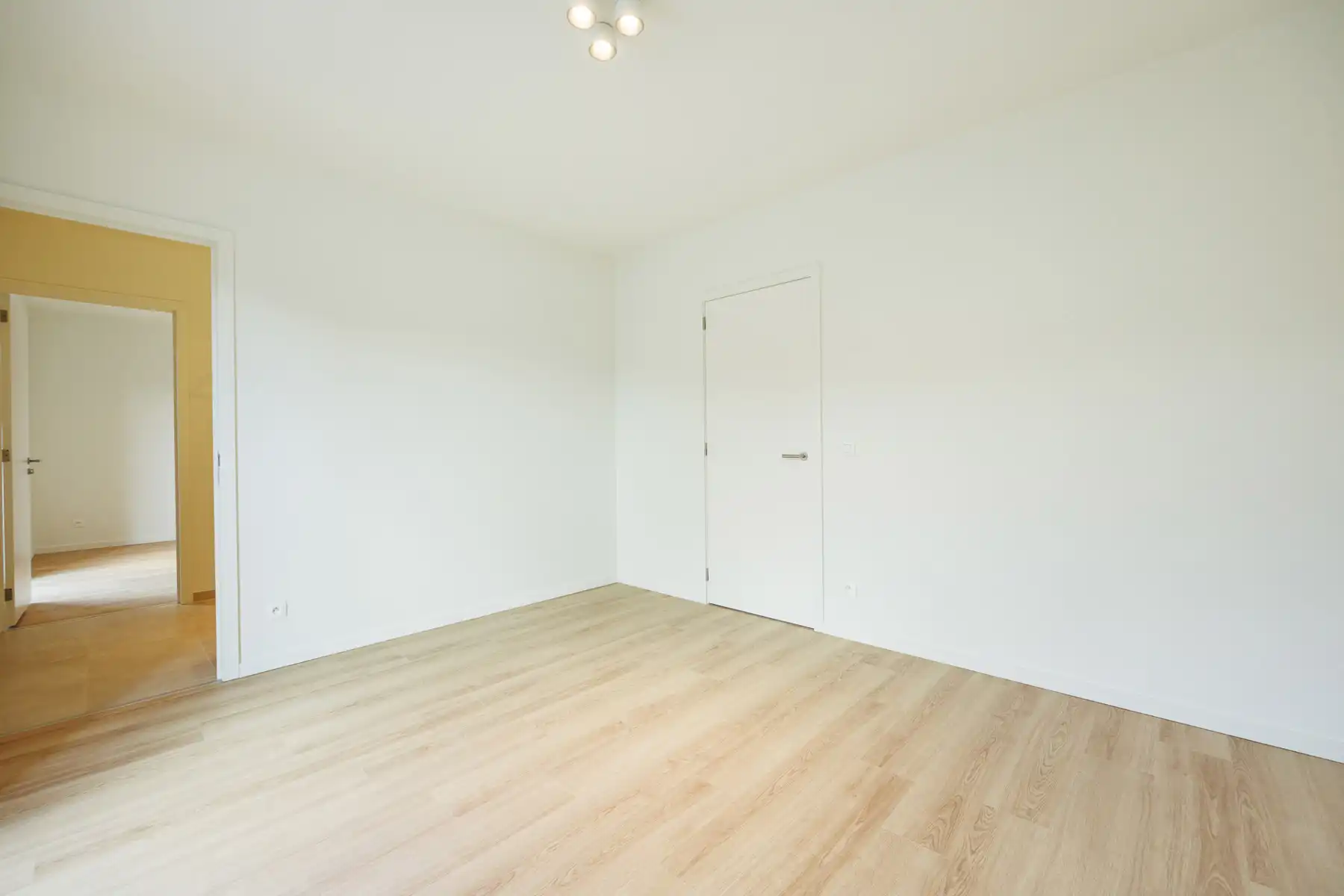 Nieuw appartement met 2 slaapkamers, terras en staanplaats! foto 7