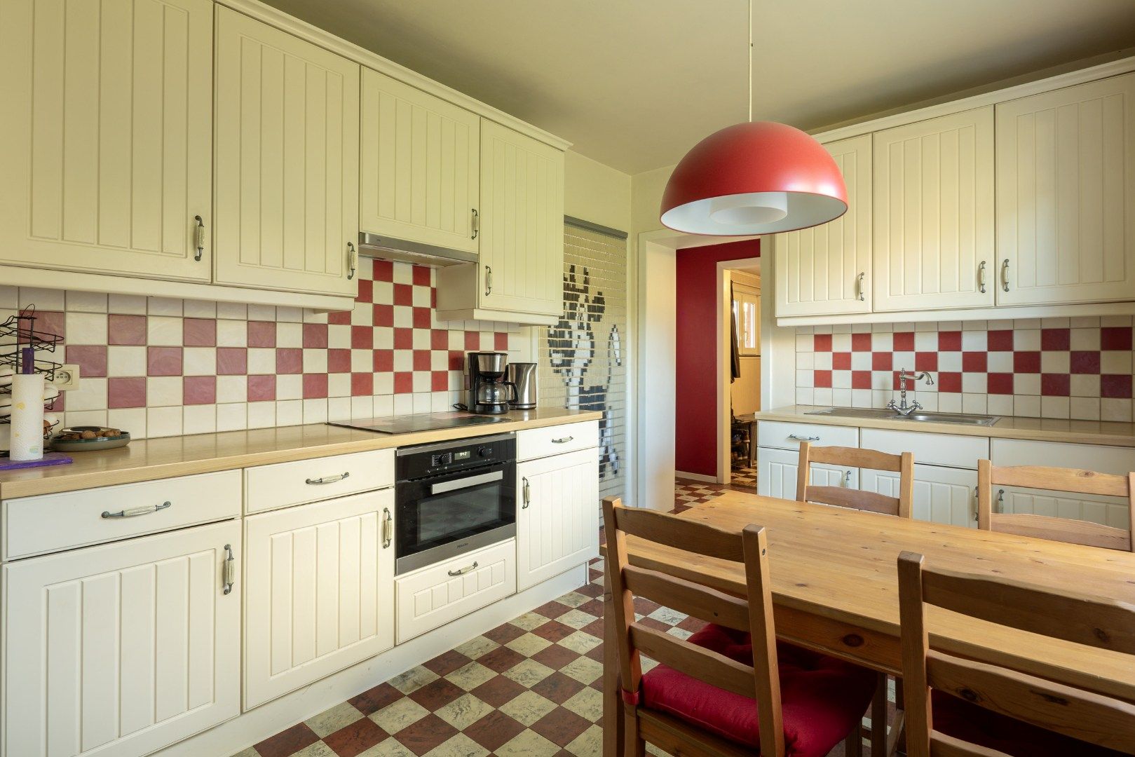 Vrijstaande woning met prachtige groene ligging te koop! foto 9