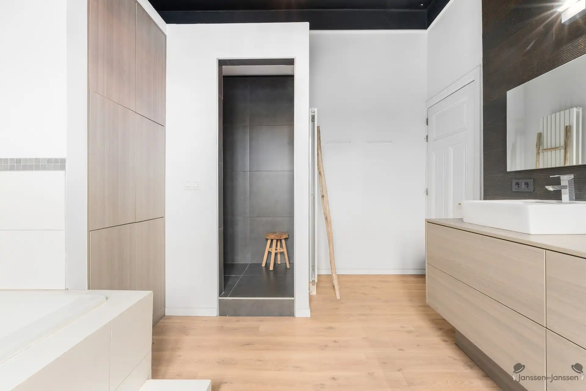 Karaktervolle interbellumvilla met hedendaags comfort nabij het hart van Genk foto 15