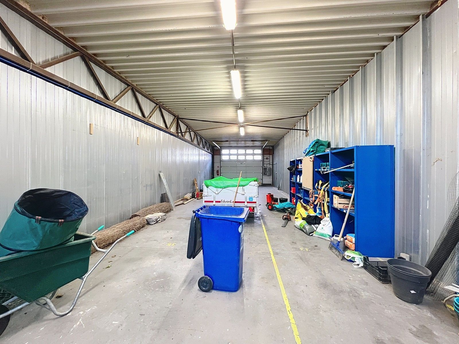 Goed gelegen LOODS (6 x 20m) met sectionaalpoort en geïntegreerde loopdeur. foto 7