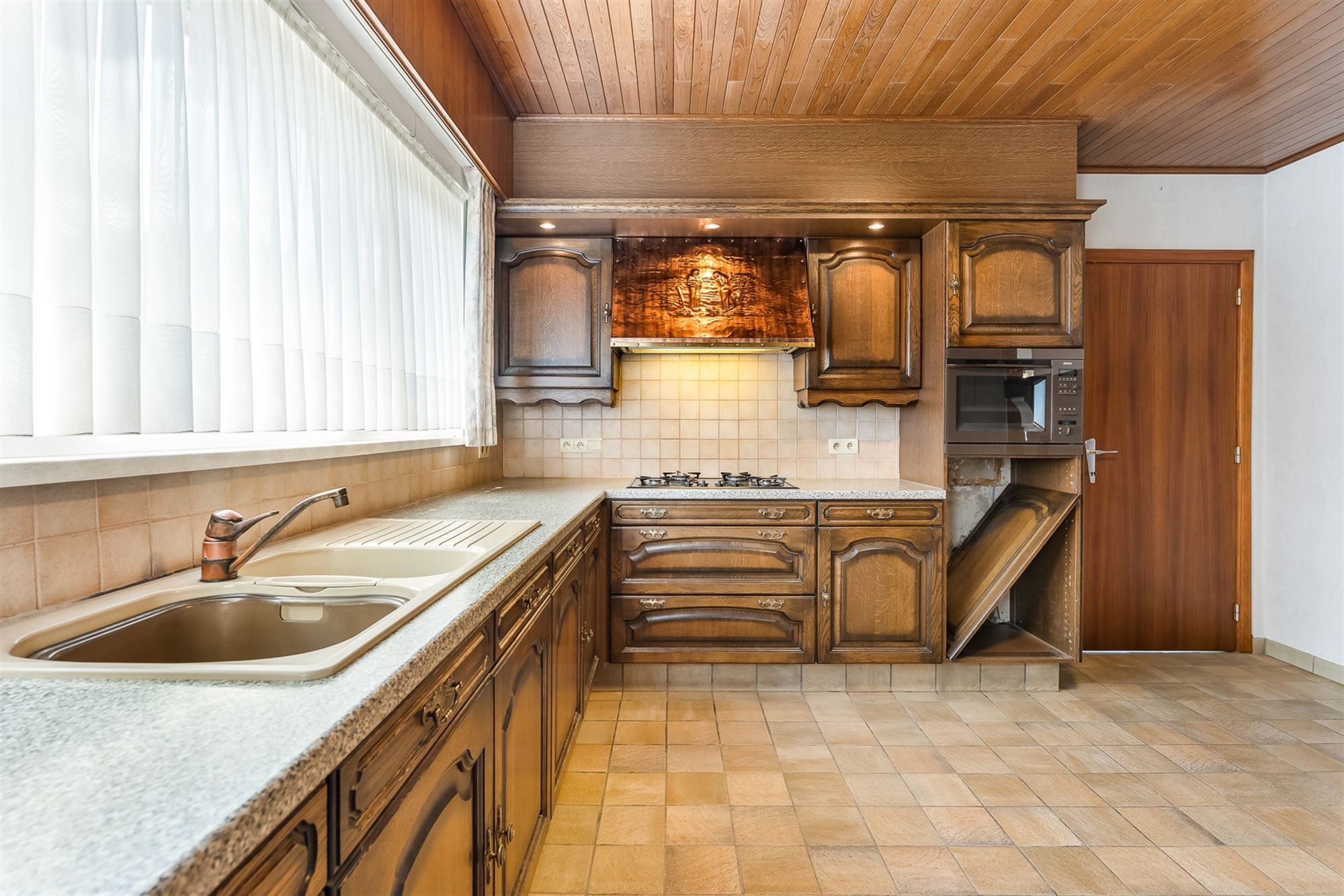 DEELS GERENOVEERDE, PERFECT ONDERHOUDEN WONING OP LEUKE LIGGING foto 10