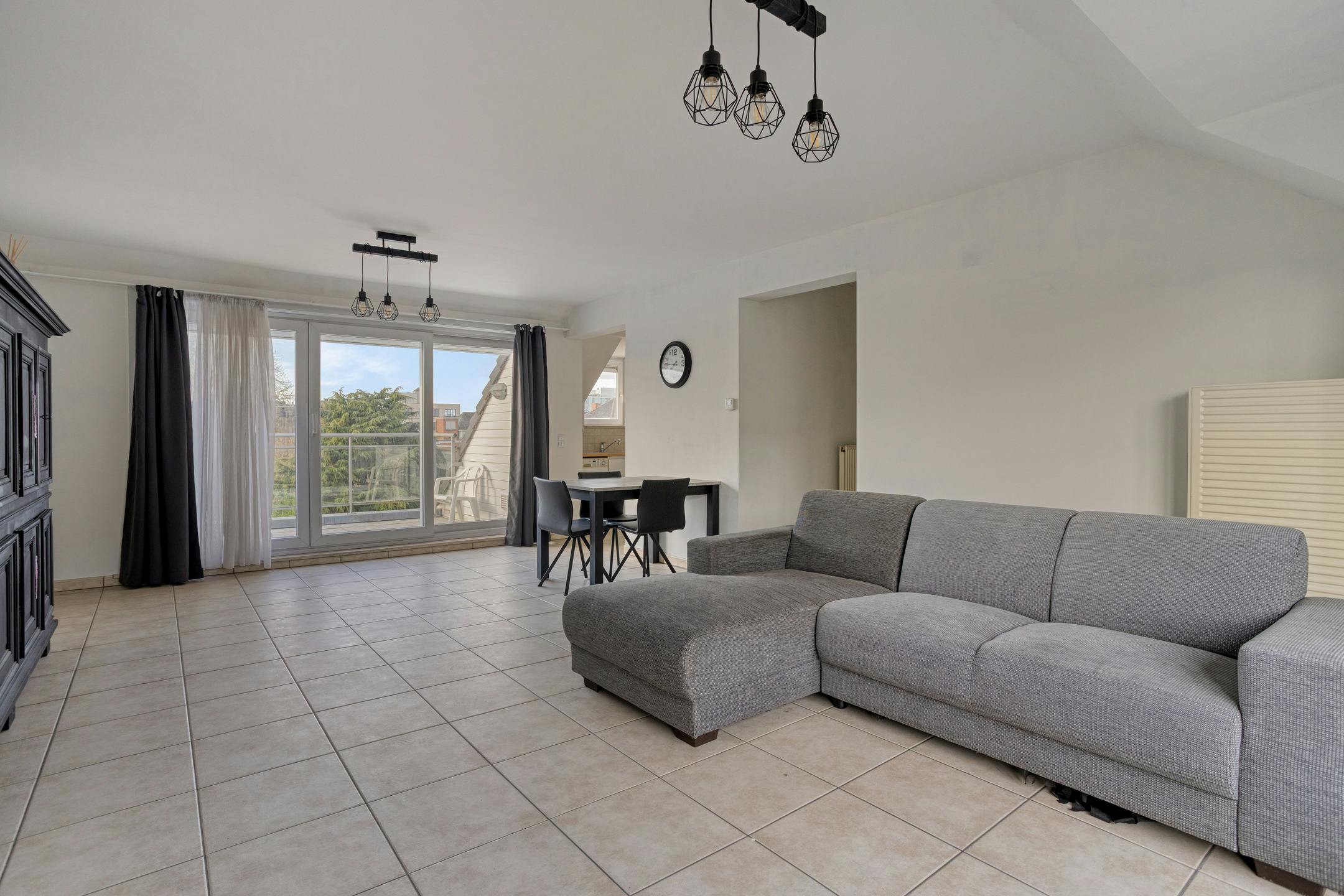 Instapklaar en energiezuinig appartement in centrum Roeselare foto 4