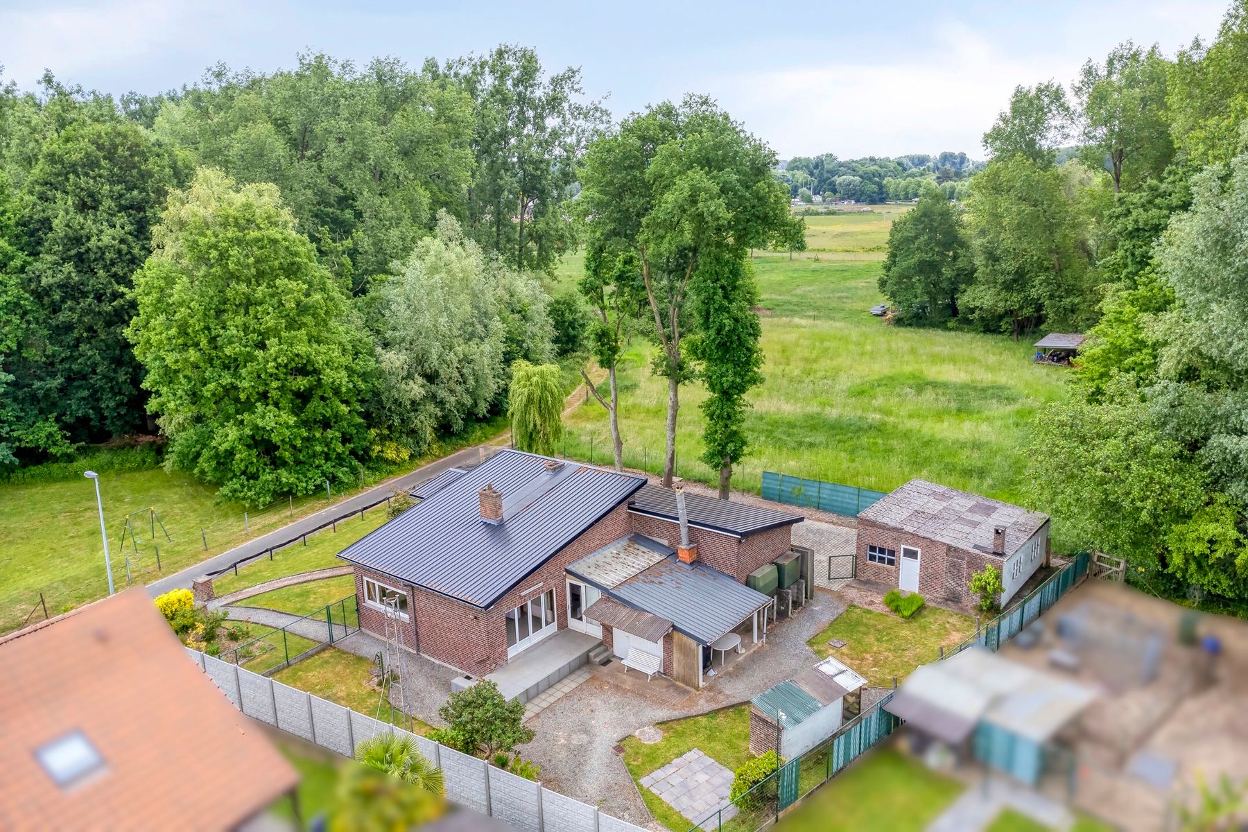 Uniek gelegen bungalow-villa - 4 slpk, tuin en garage (52m²) foto 3
