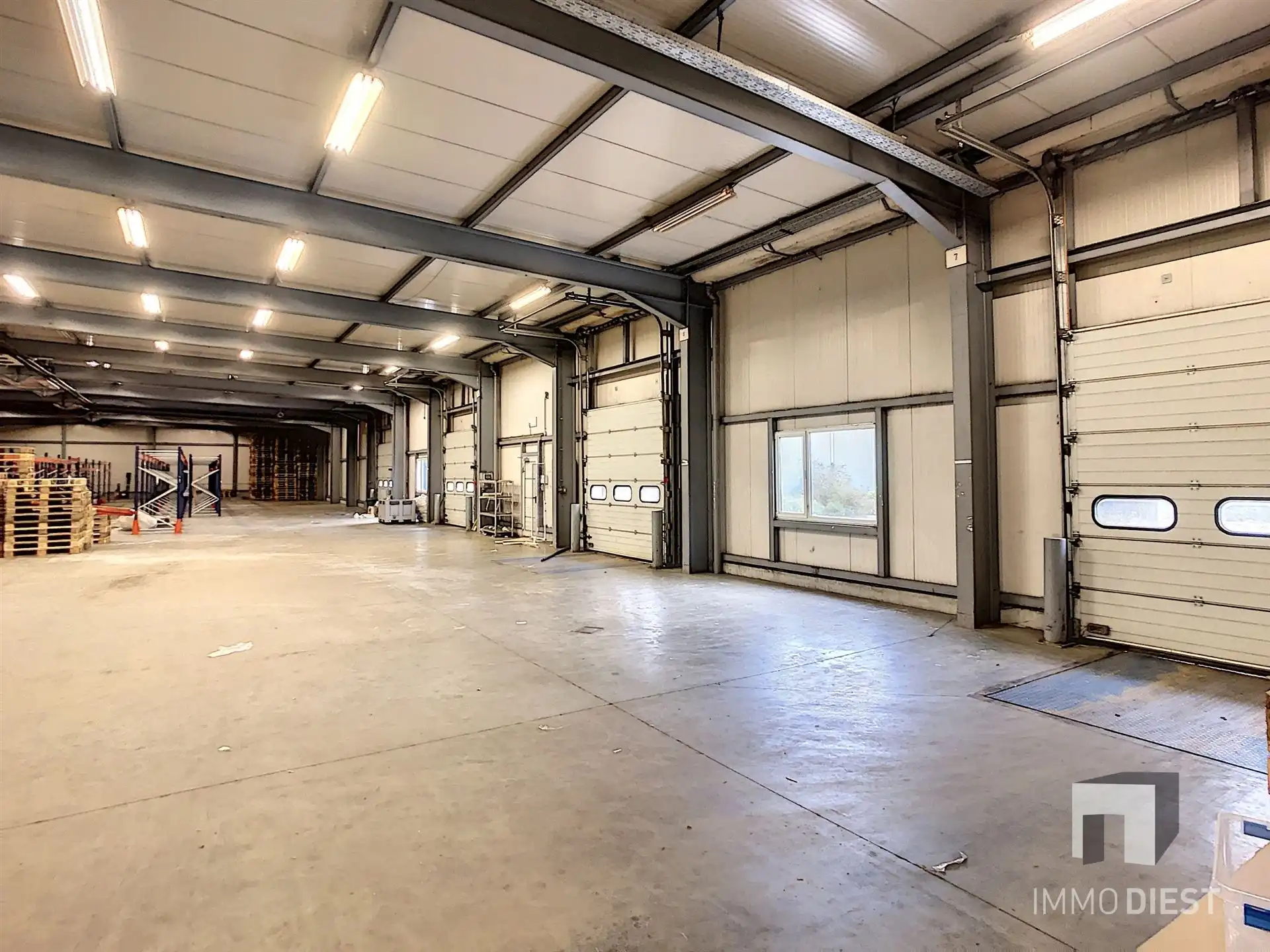 1500 M² GEKOELDE OPSLAG MET BURELEN  foto 12