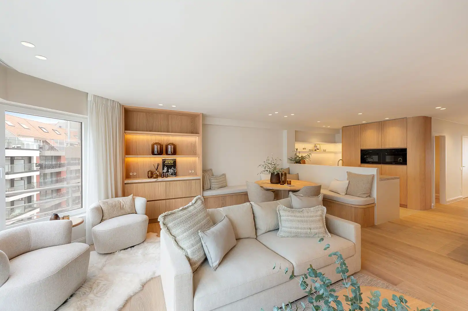 Gerenoveerd appartement met 3 slaapkamers en zijdelings zeezicht. foto {{pictureIndex}}