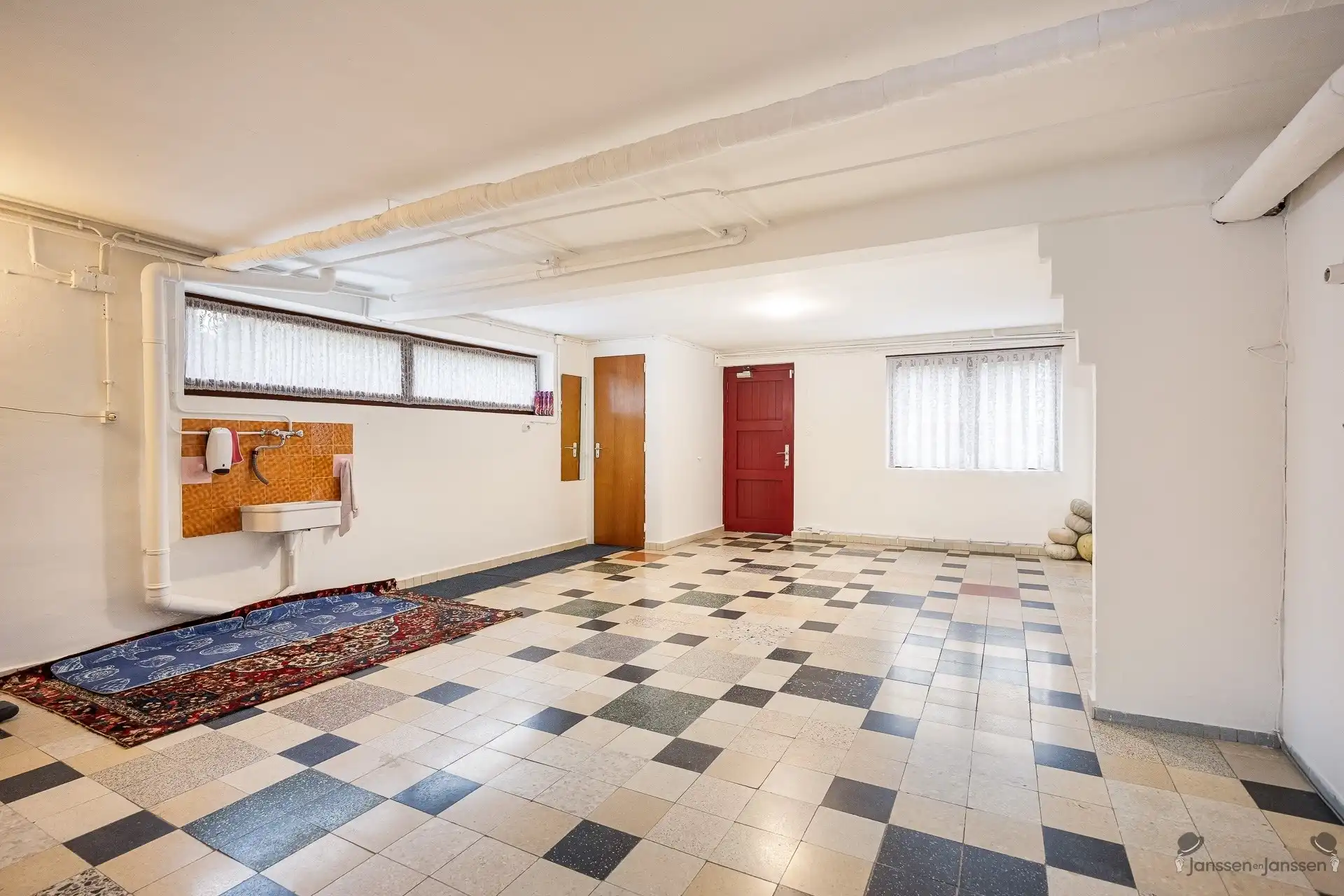 Villa met eindeloze mogelijkheden op 6270 m² grond foto 16