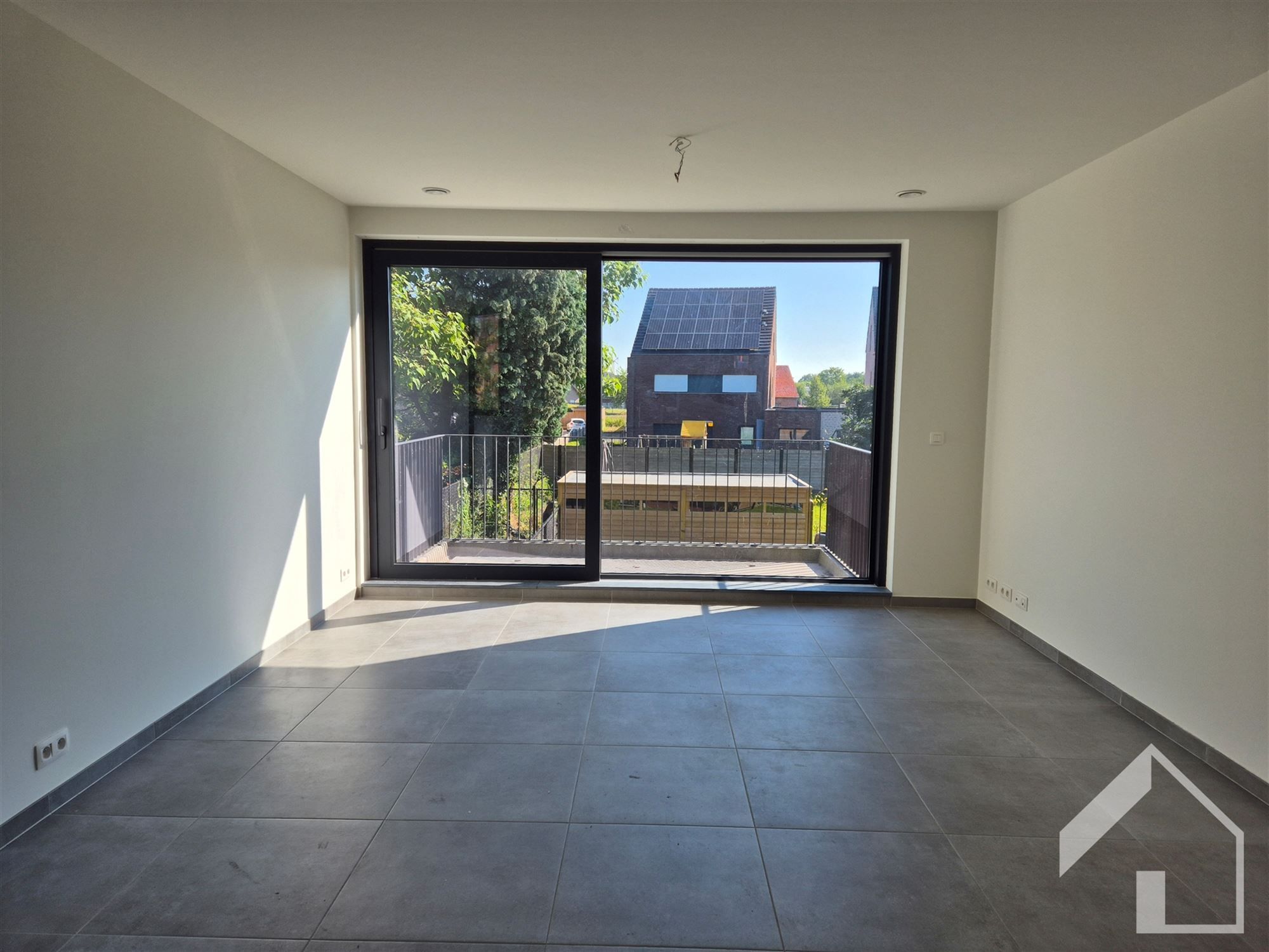 Nieuwbouwappartement op 1e verdieping met lift, 2 slaapkamers, autostaanplaats en kelder foto 4