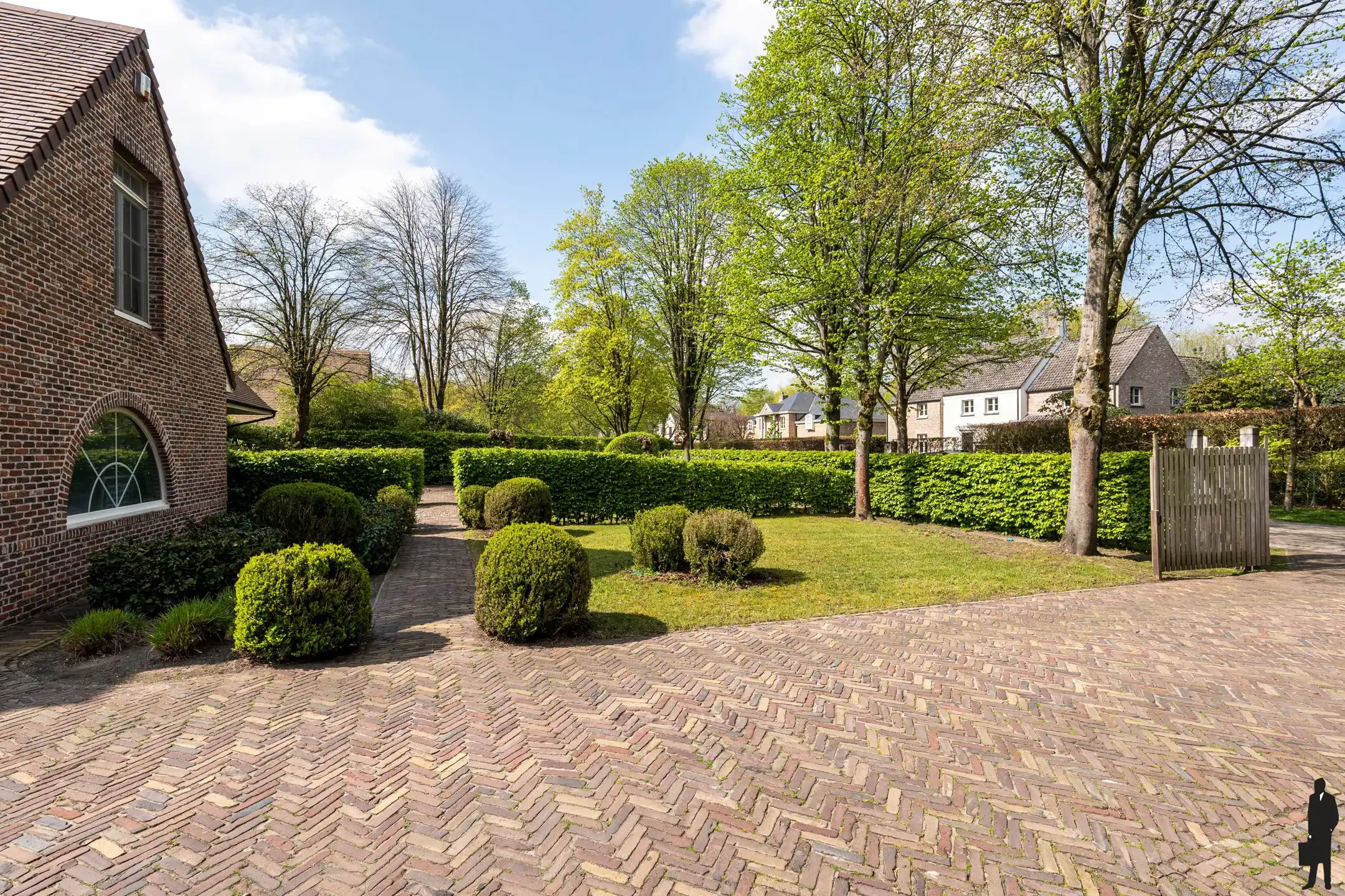 Exclusieve villa met zwembad in doodlopende straat foto 36