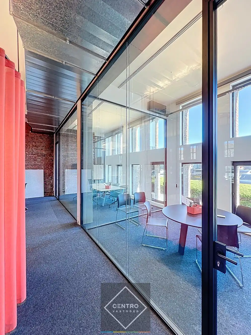 Instapklare, recent GERENOVEERDE, KANTOORRUIMTE op het gelijkvloers (725m²) in het handelscentrum "Pottelberg" te Kortrijk ! foto 14