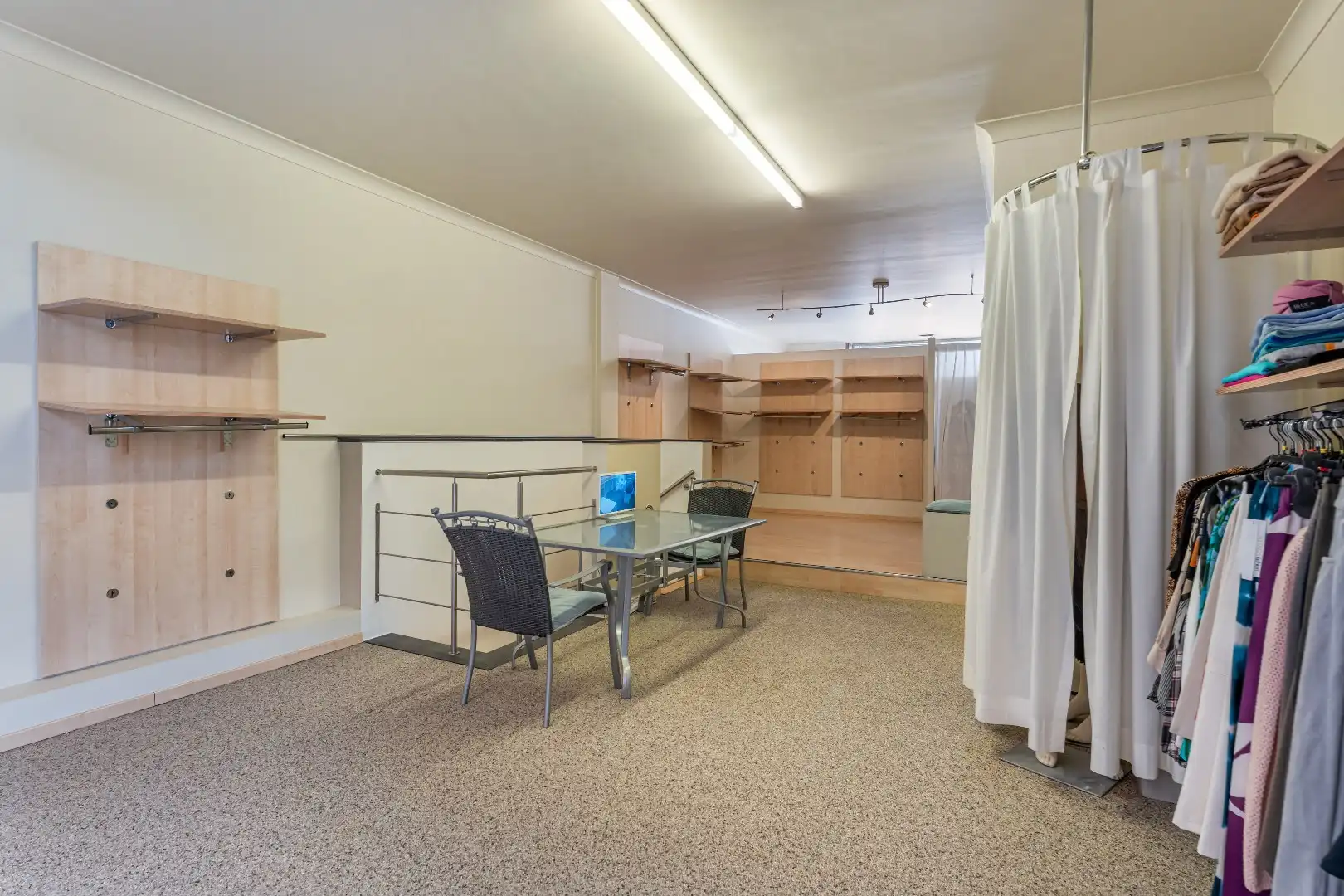 Commercieel uitstekend gelegen handelspand, 90m² foto 10