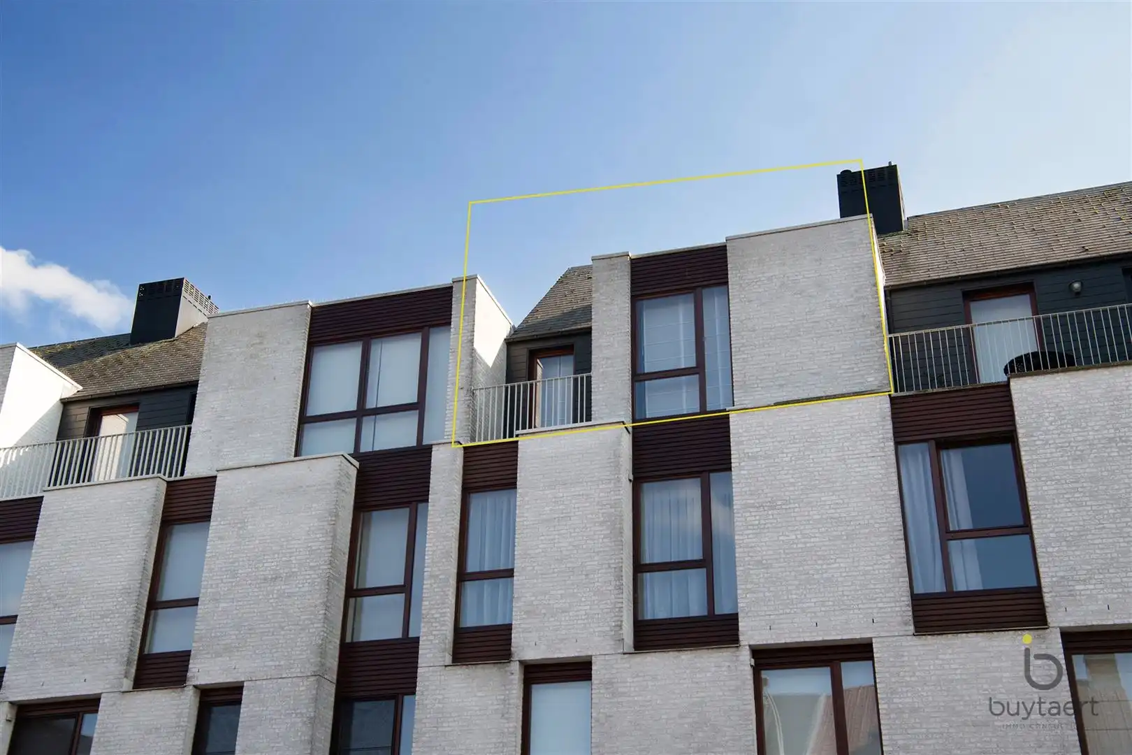 TOP ONDERHOUDEN DAKAPPARTEMENT IN HARTJE SCHILDE MET RUIM ZONNIG TERRAS! foto {{pictureIndex}}