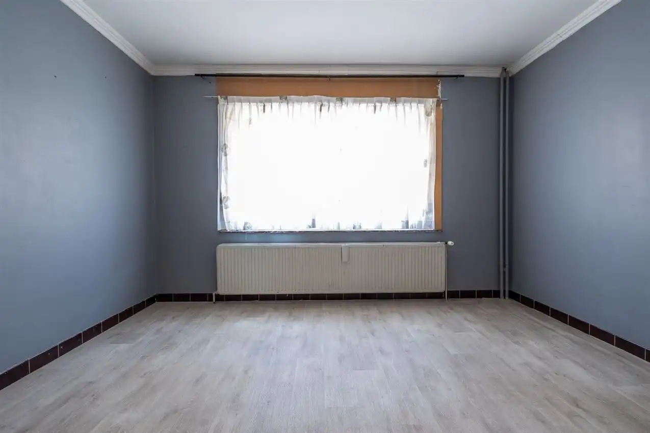 Ruime woning met zuidgerichte tuin en garage in rustige straat nabij centrum. EPC C en 5+ slaapkamers. foto 4