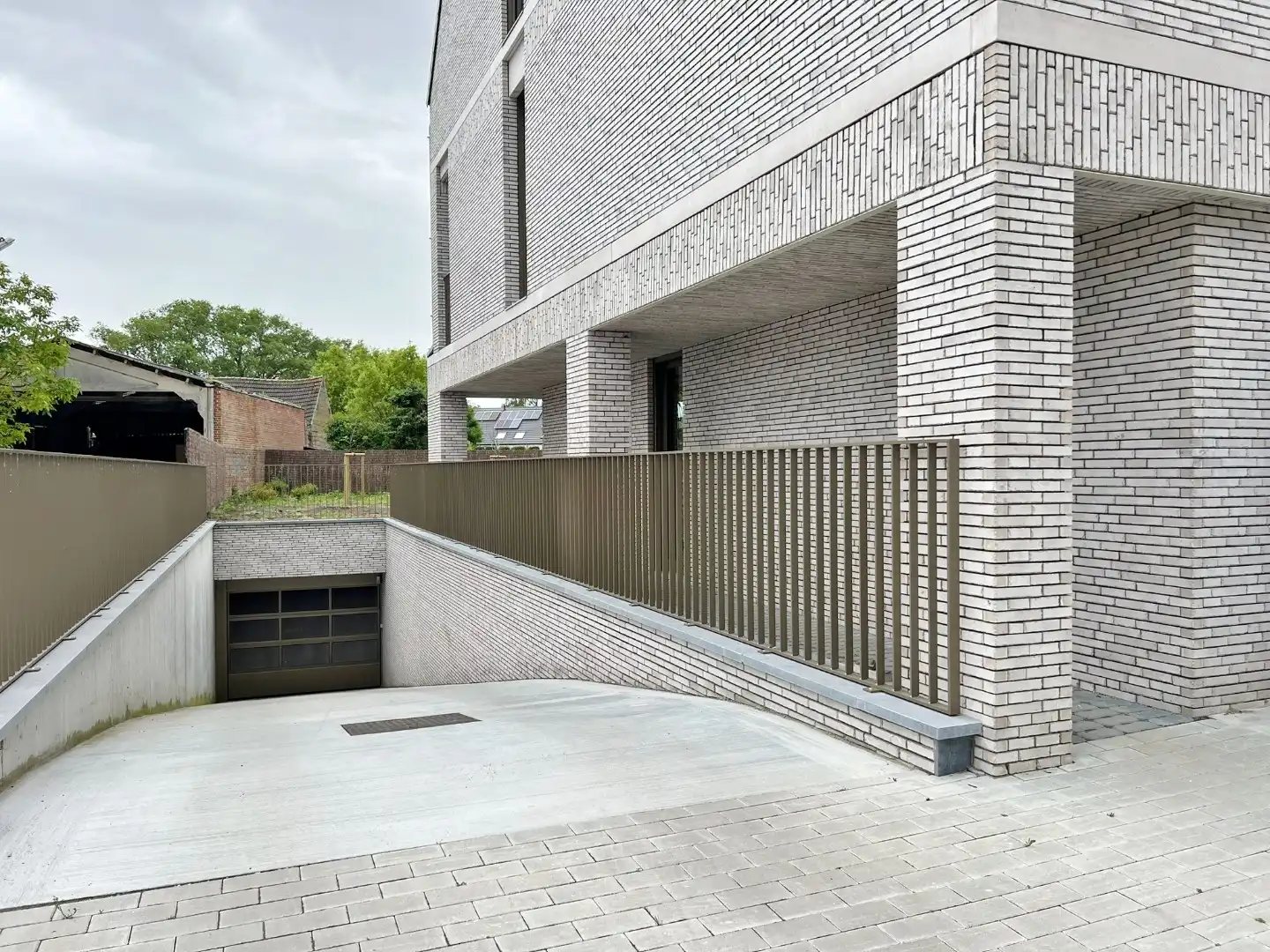 Ondergrondse autostaanplaats te huur in de Haiglaan in 'Residentie August'. foto {{pictureIndex}}