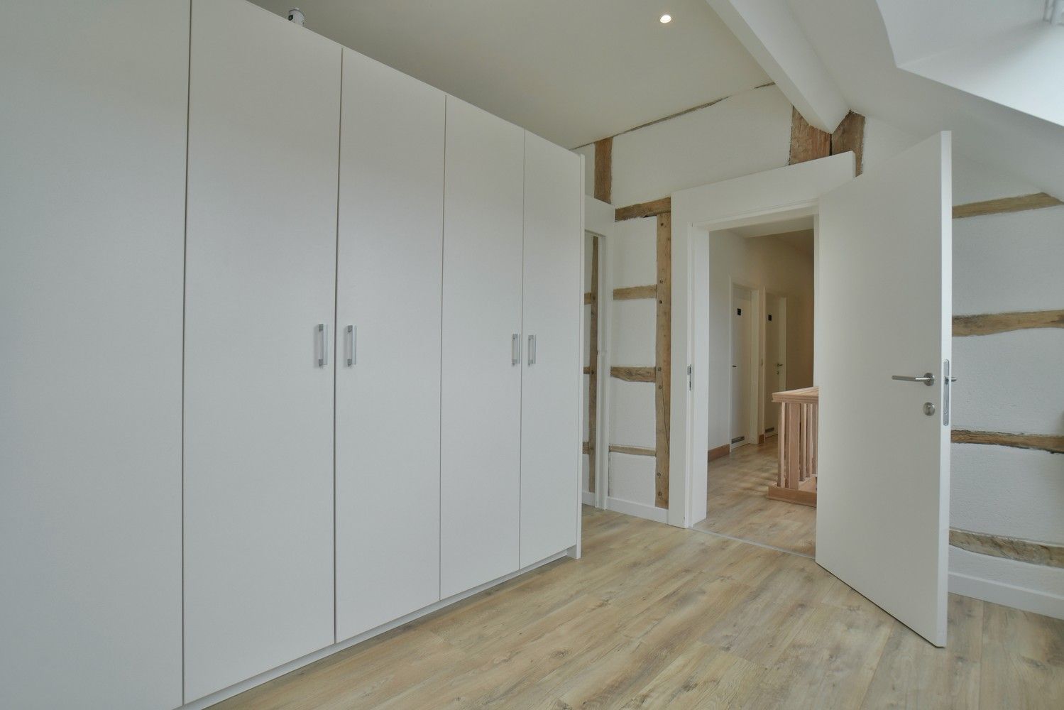Uniek pand bestaande uit restaurant, grote feestzaal met ruime parking en woning op een domein van maar liefst van 74a. foto 36