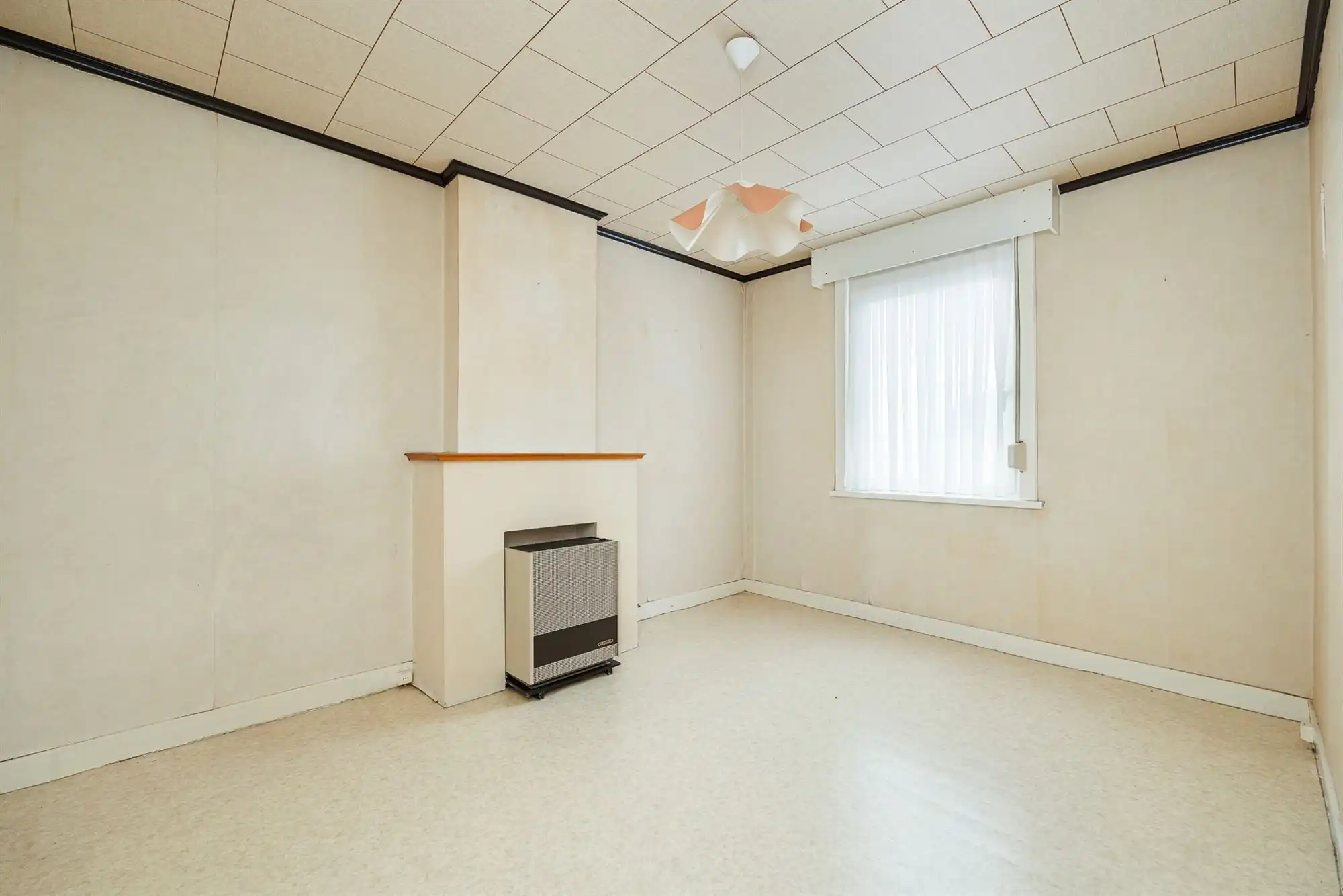 Te renoveren woning met vier slaapkamers en tuin foto 11