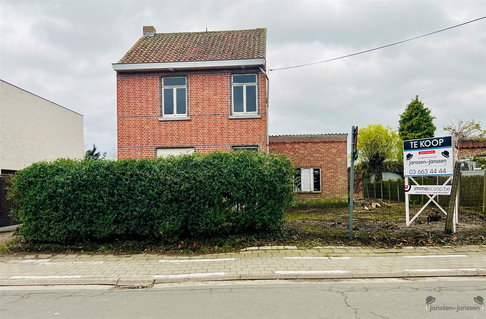 Hoofdfoto van de publicatie: Totaal te renoveren open bebouwing met mogelijkheden