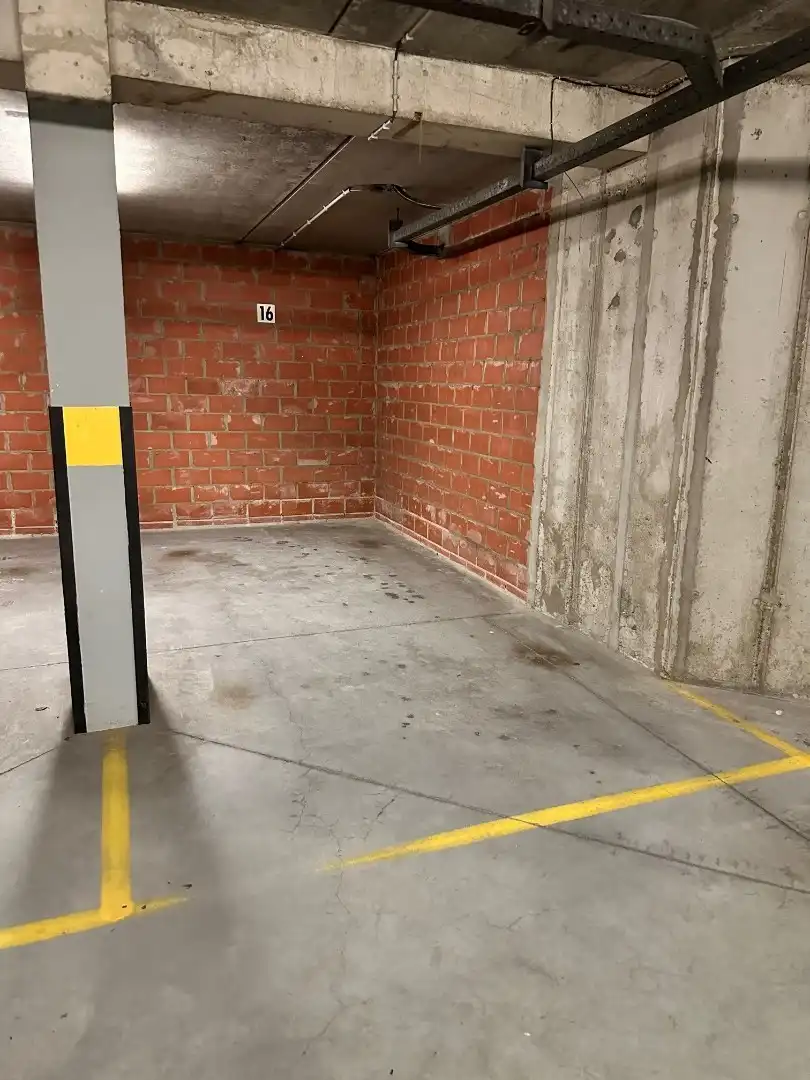 AUTOSTAANPLAATS - BLANCGARINSTRAAT - KNOKKE foto 3