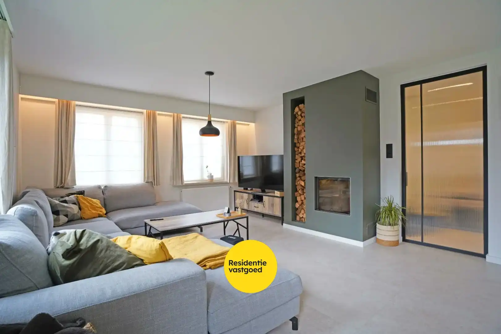 Gerenoveerde alleenstaande woning op 637m² te Veurne! foto 4