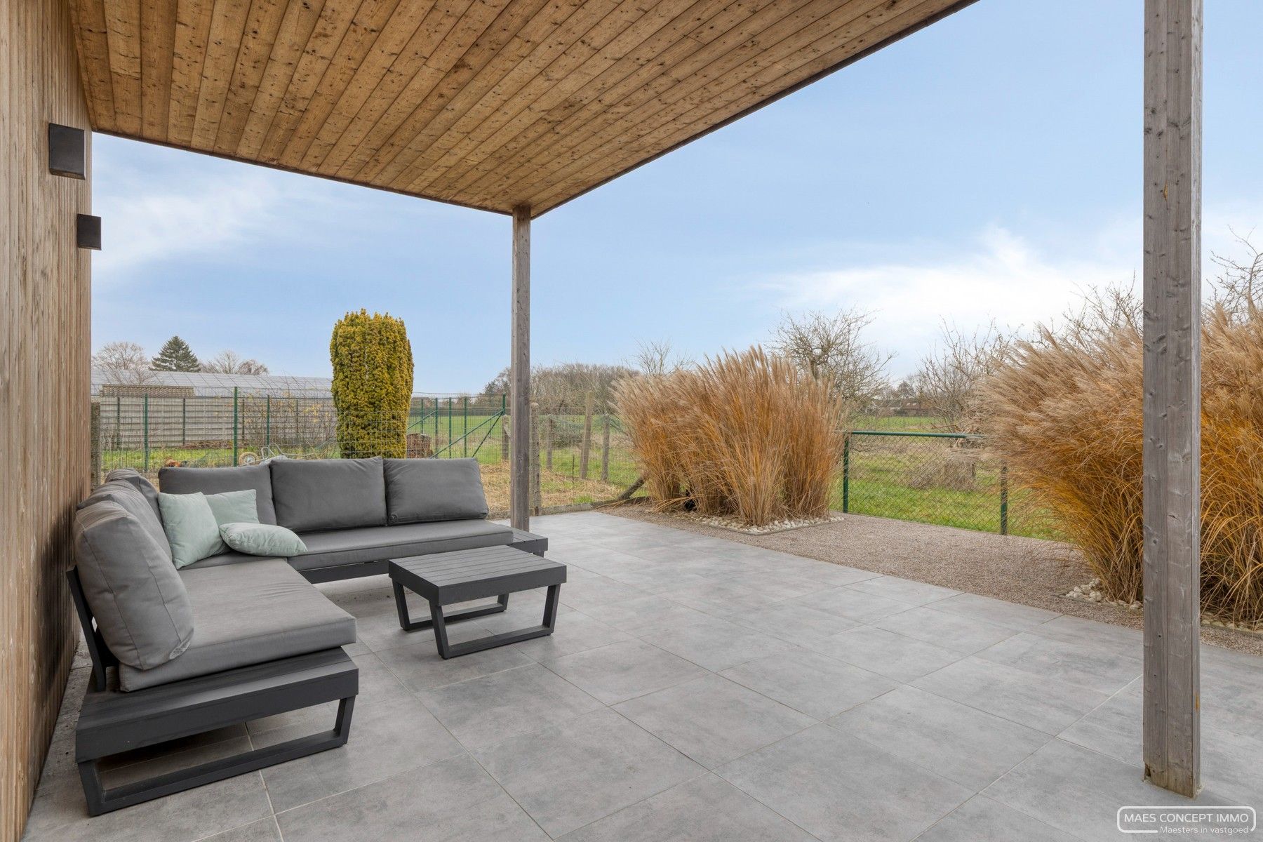 Instapklare halfopen woning in Waregem met bijgebouw en weids zicht foto 24