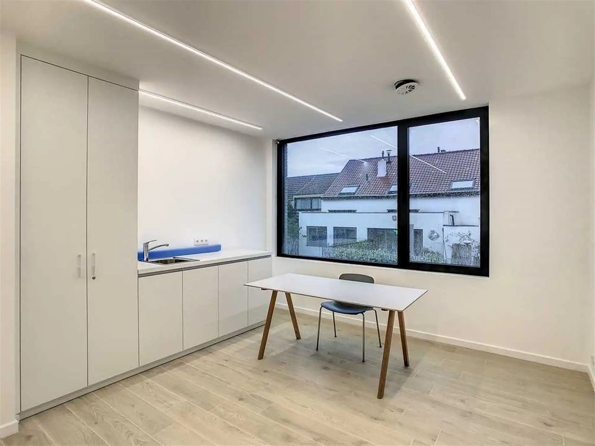 Moderne en lichtrijke praktijkruimte in nieuw gebouw foto 2