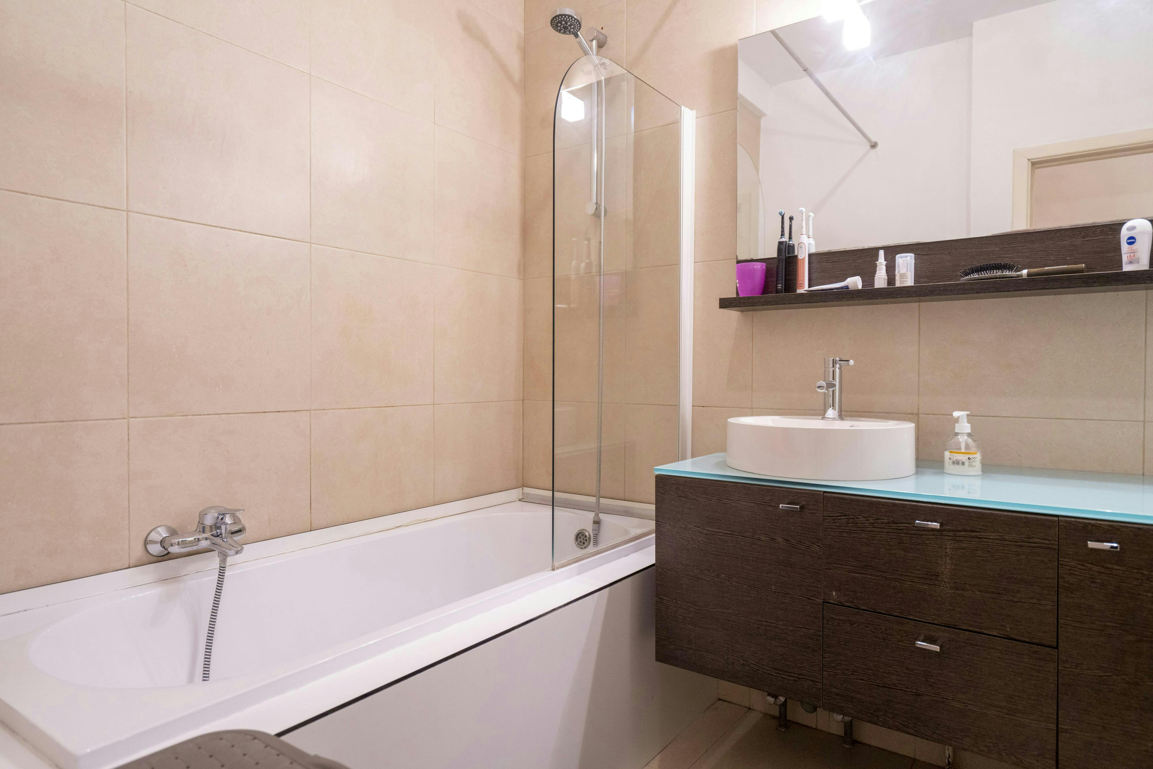 Ruim appartement met 2 slaapkamers in hartje Kortrijk foto 16