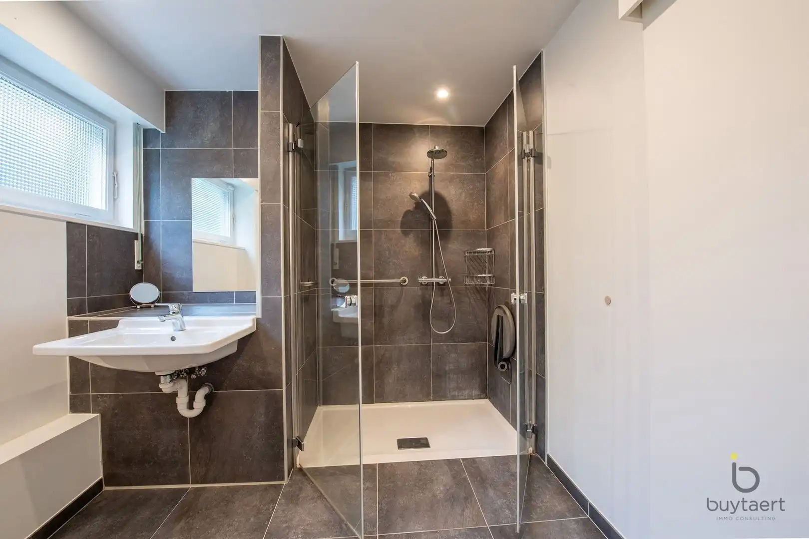 RUIMTE, LICHT ÉN RUST: GEZELLIGE FAMILIEWONING MET 5 SLAAPKAMERS MIDDEN IN HET GROEN! foto 16