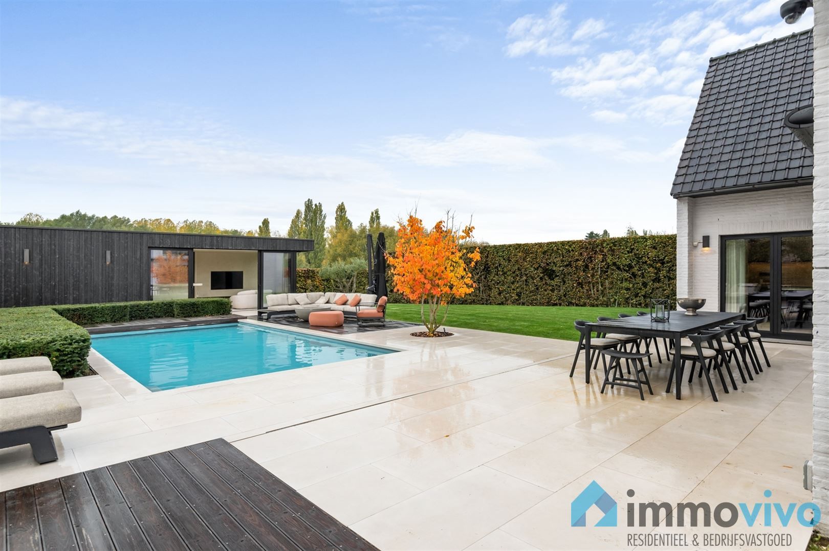 Hoogwaardig gerenoveerde villa met poolhouse en zwembad foto 22