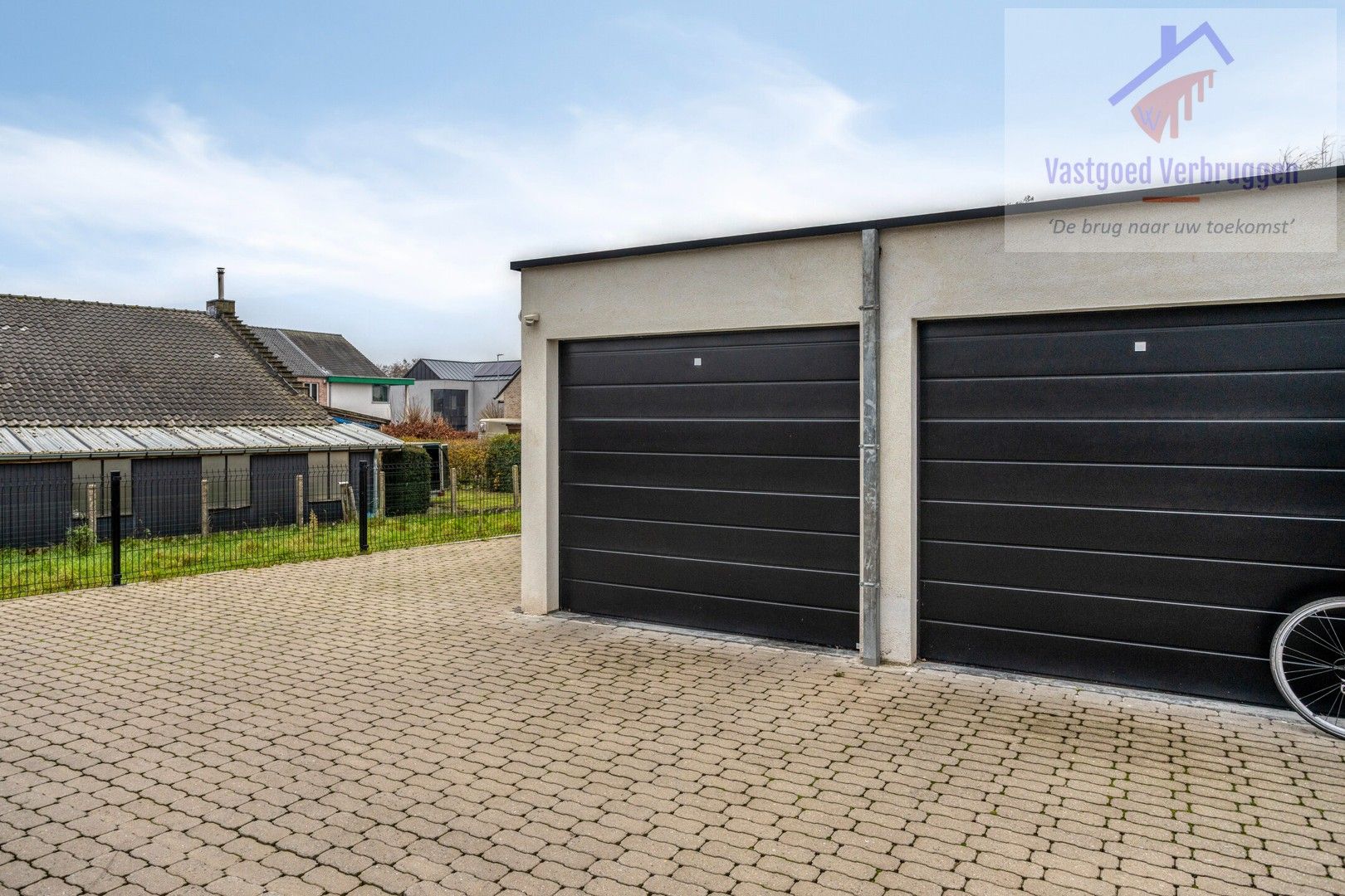 Recent gelijkvloers appartement met terras en tuin foto 18