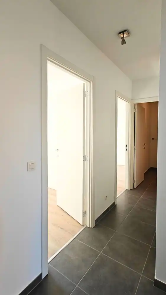 Energiezuinig appartement met 2 slaapkamers, terras, staanplaats en kelder te Sint-Pieters-Leeuw foto 11
