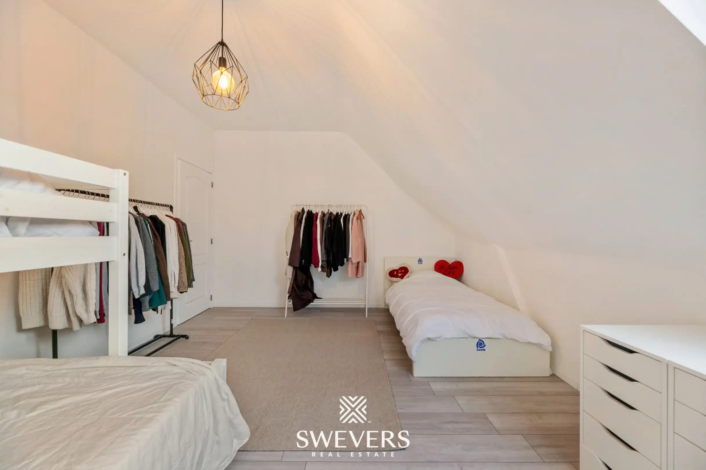 Rustig gelegen energiezuinige halfopen woning met 6 slaapkamers foto 22