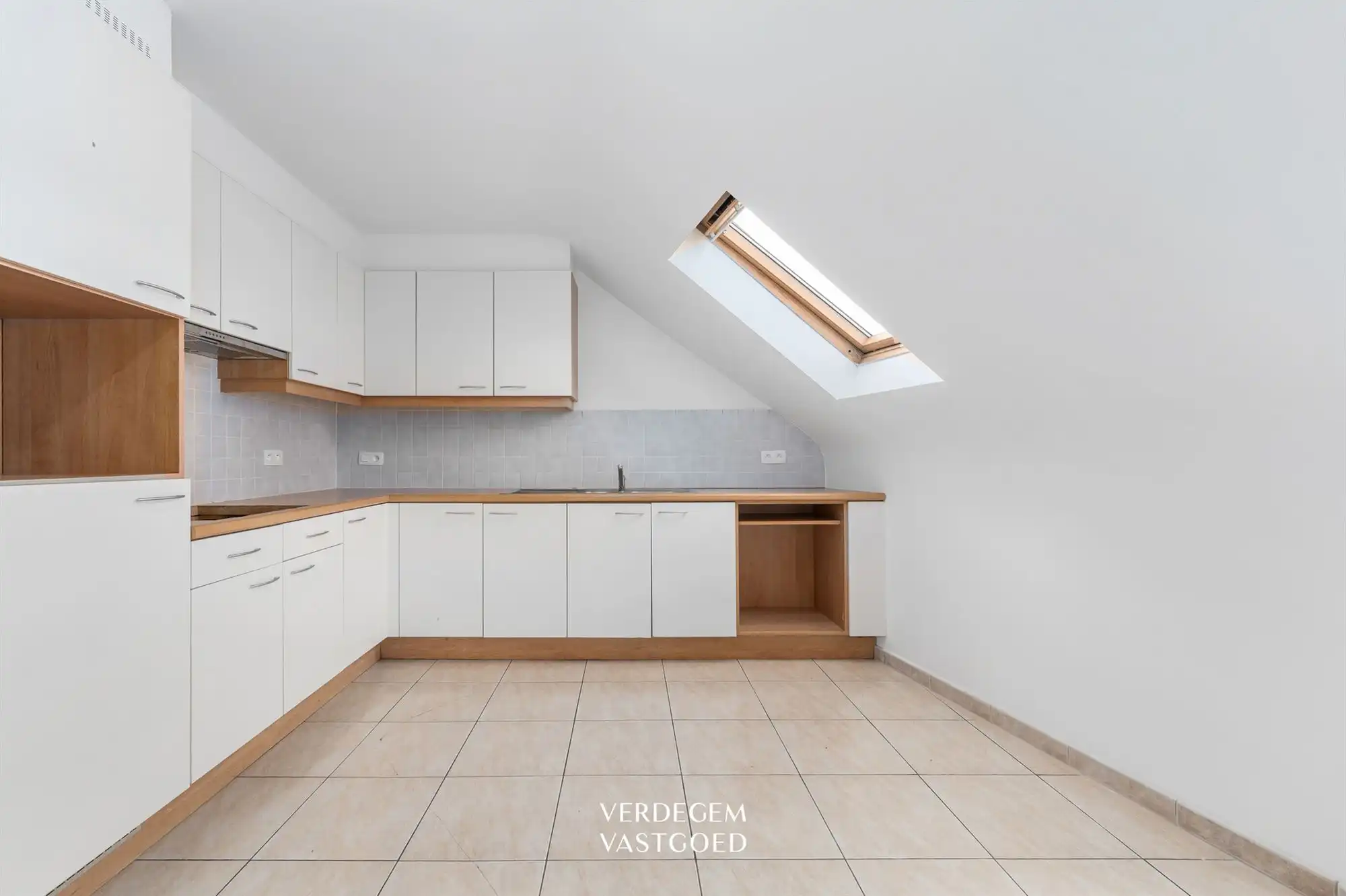 Dakappartement met 2 slaapkamers, garage en autostaanplaats foto 6