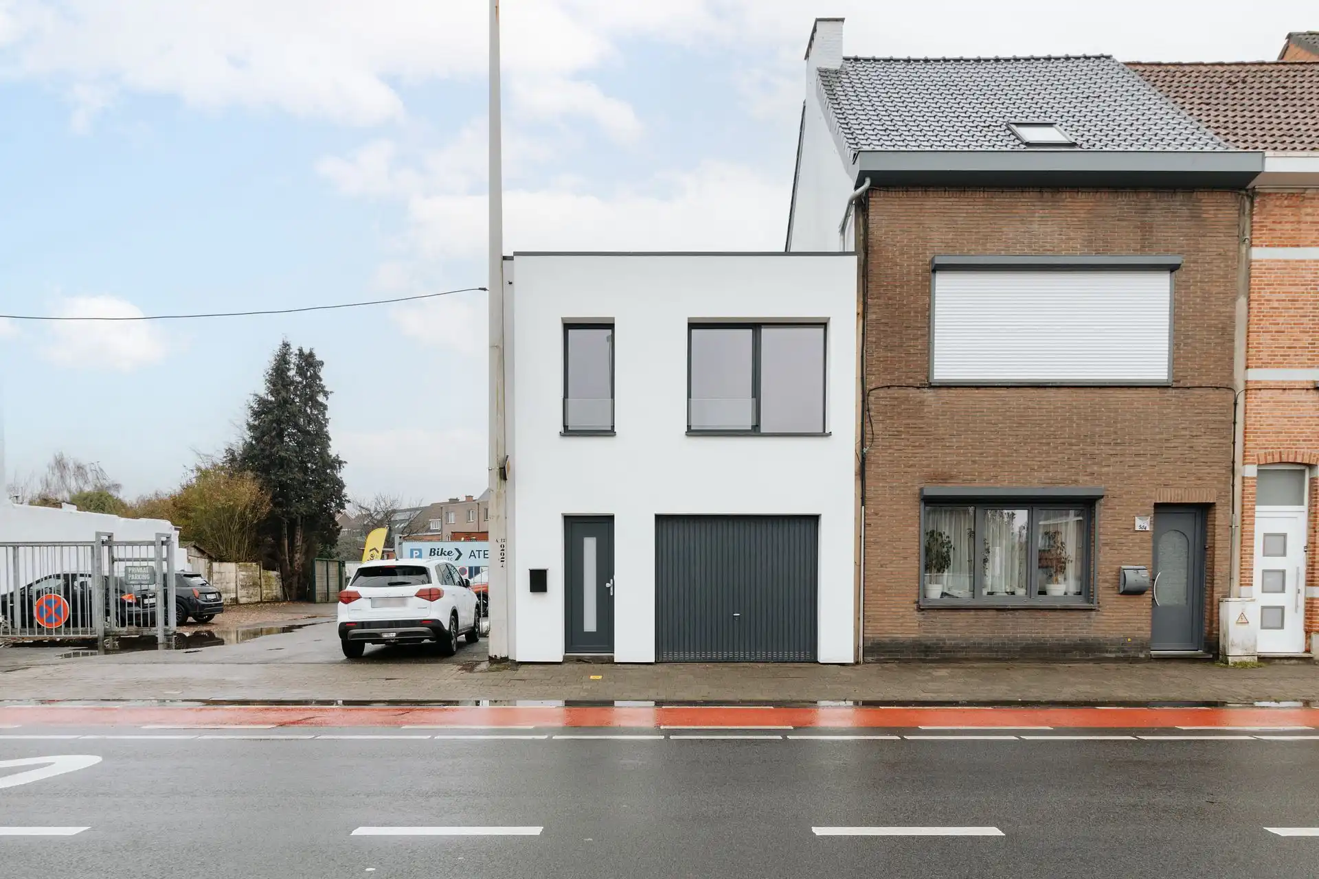 Gerenoveerde woning met magazijn foto {{pictureIndex}}