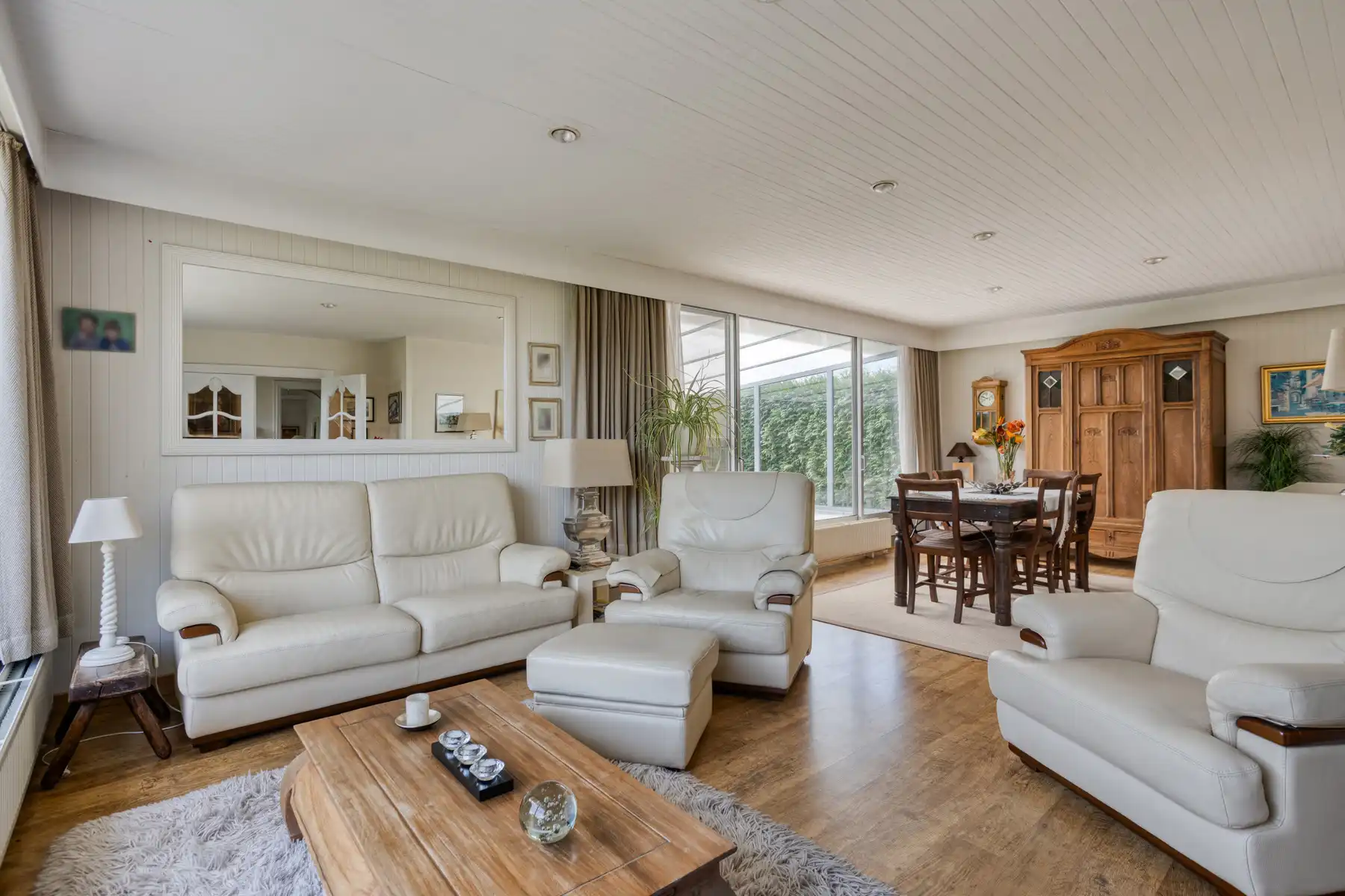 Rustig gelegen gelijkvloers-villa met 2slaapkamers en garage foto 7