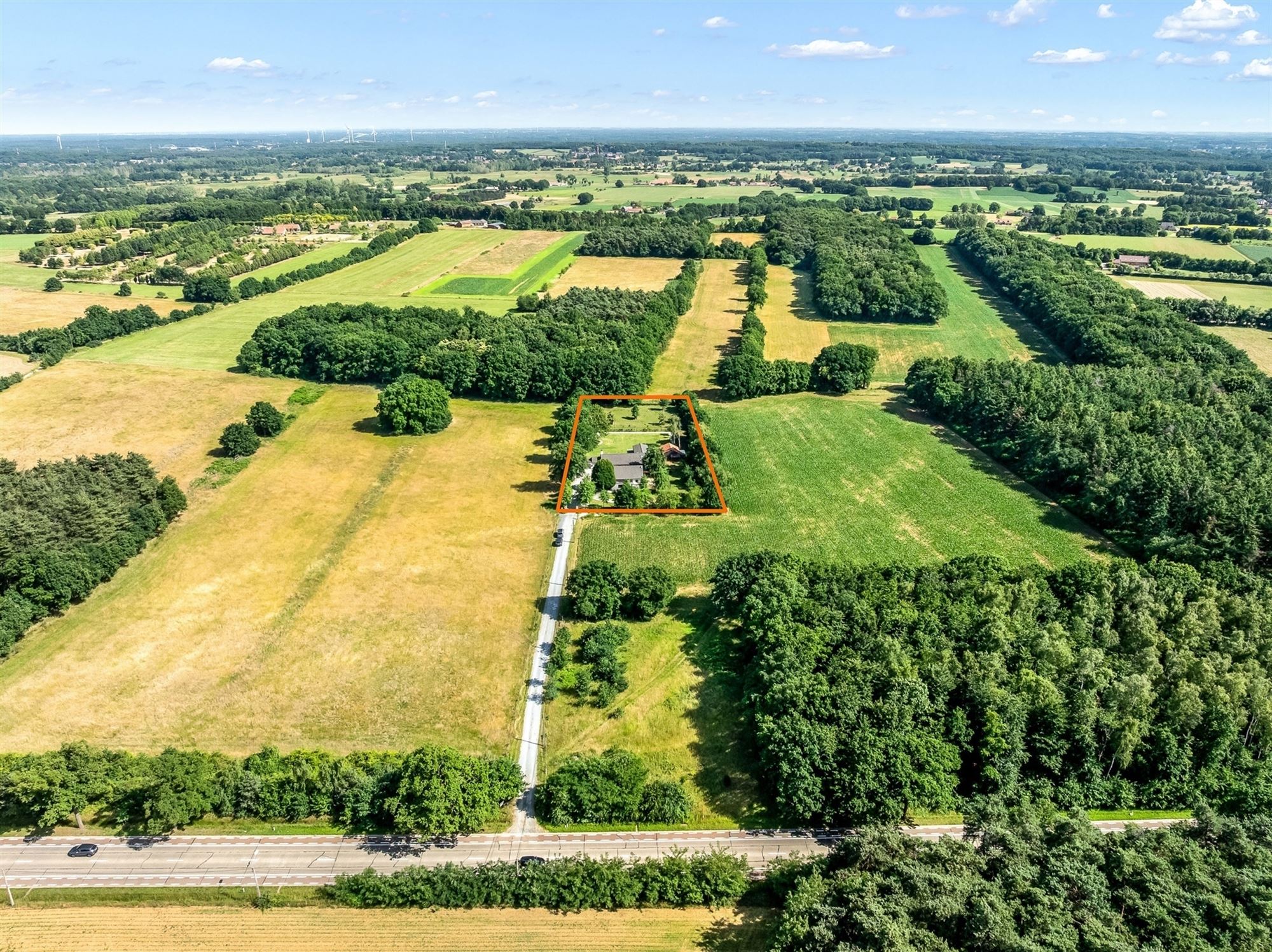 CHARMANTE WONING MET 5 SLAAPKAMERS OP UNIEK GELEGEN PERCEEL VAN 6600M² foto 34